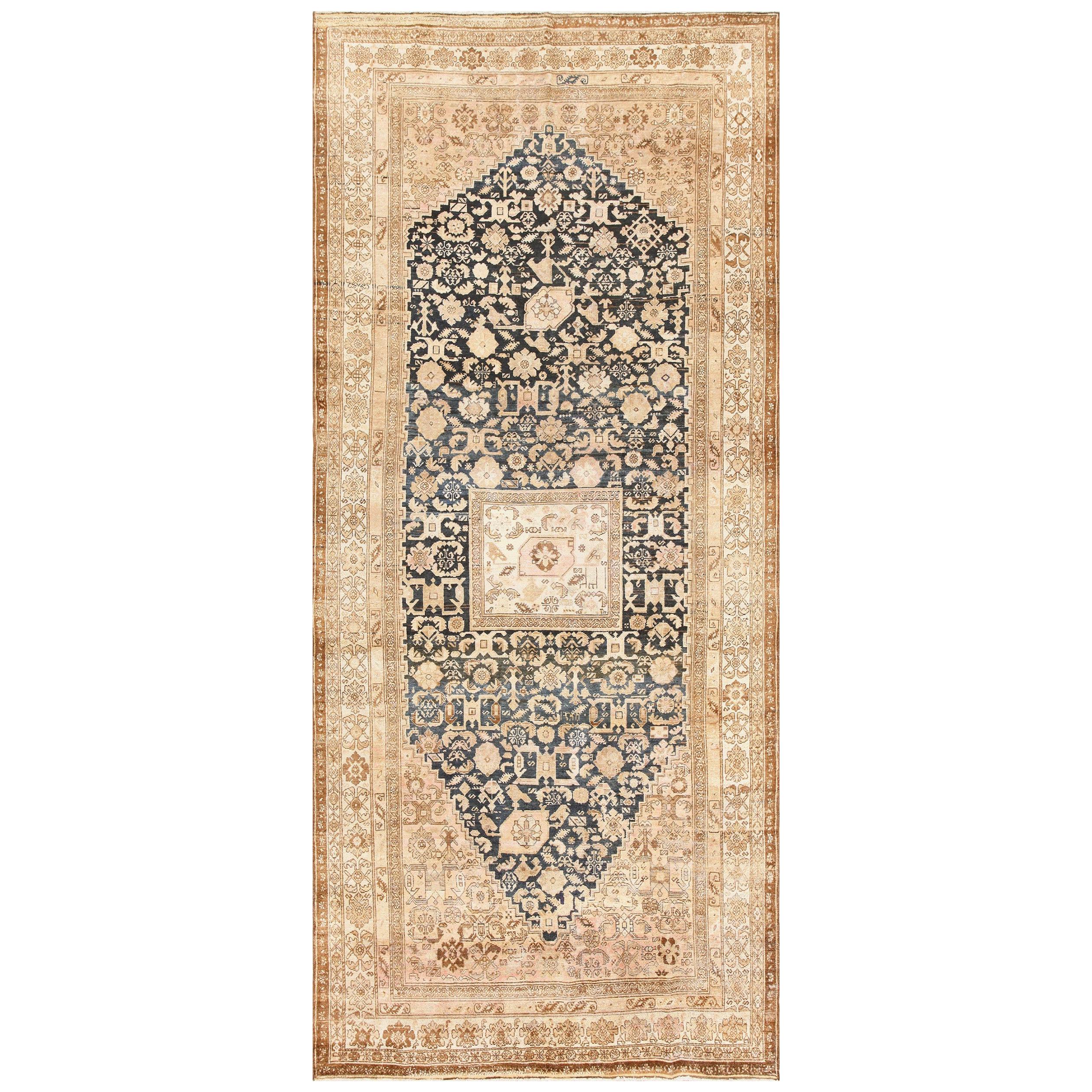 Antiker persischer Malayer-Teppich mit Stammesmotiven in Galeriegröße 7 ft x 15 ft 7 in