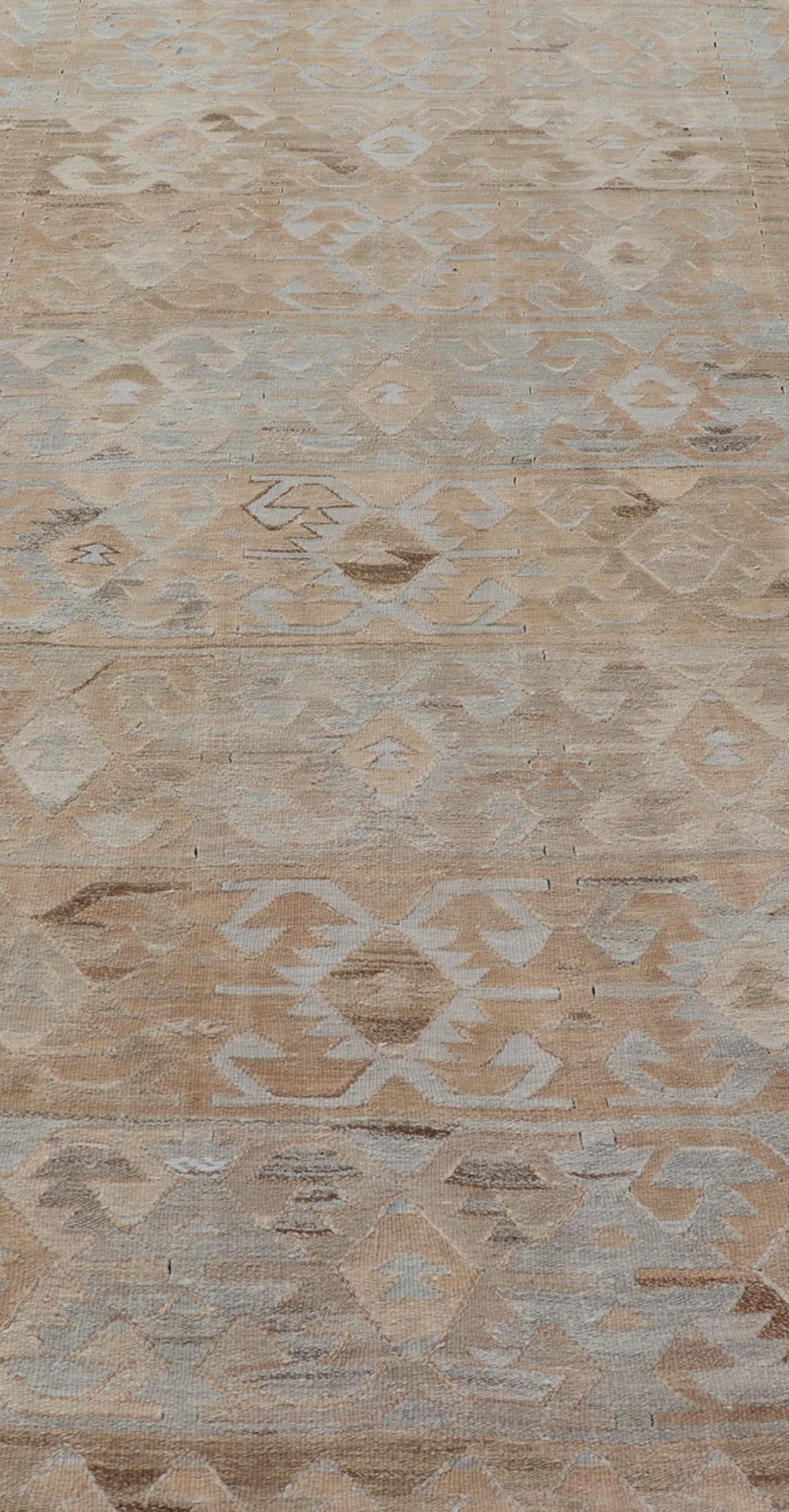 Laine Galerie Kilim turc vintage à tissage plat à motifs tribaux dans des tons terreux en vente