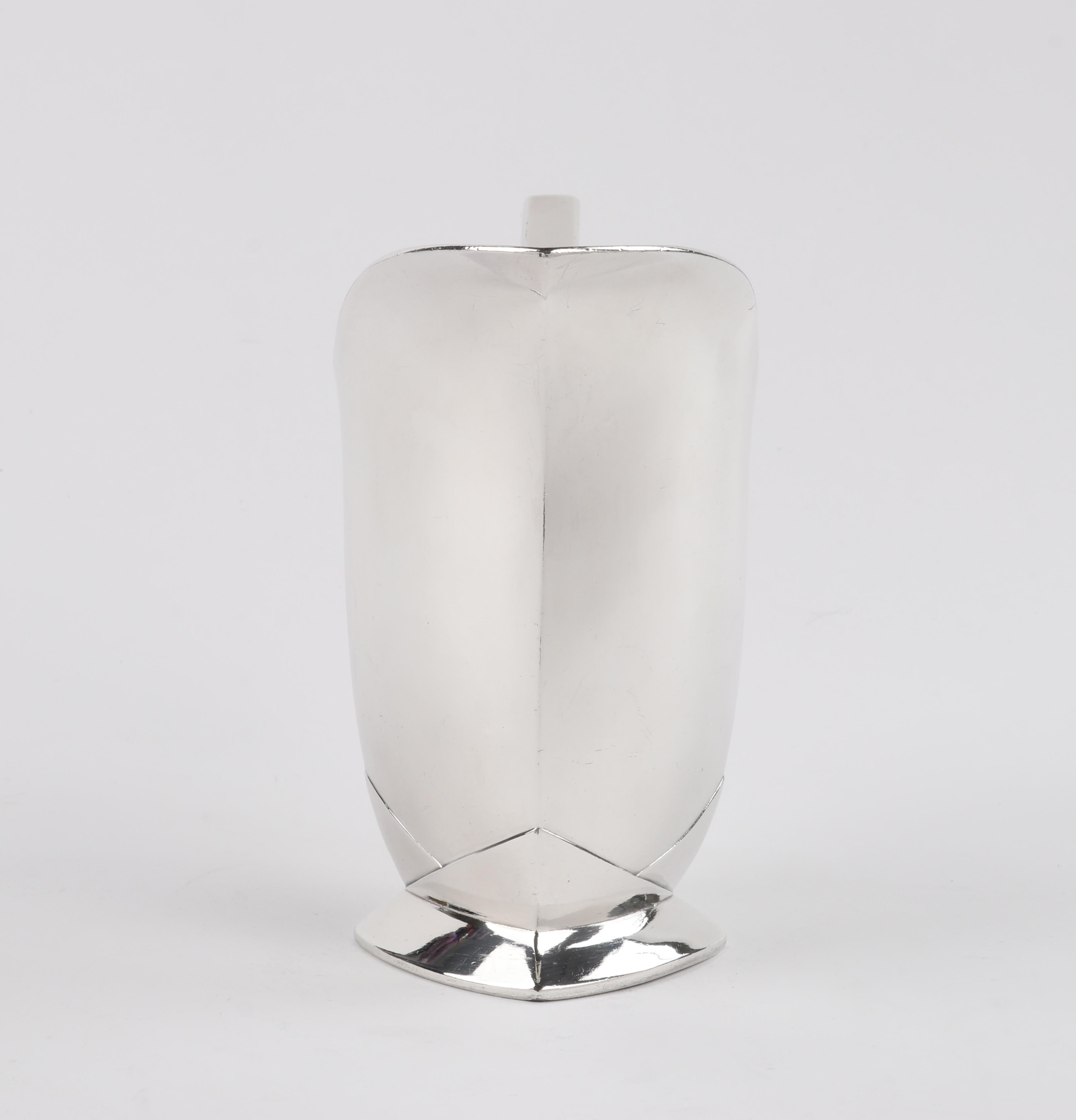 Early 20th Century Gallia circa 1920s Art Deco Süe & Mare for Christofle Silver Plated Jug Pitcher