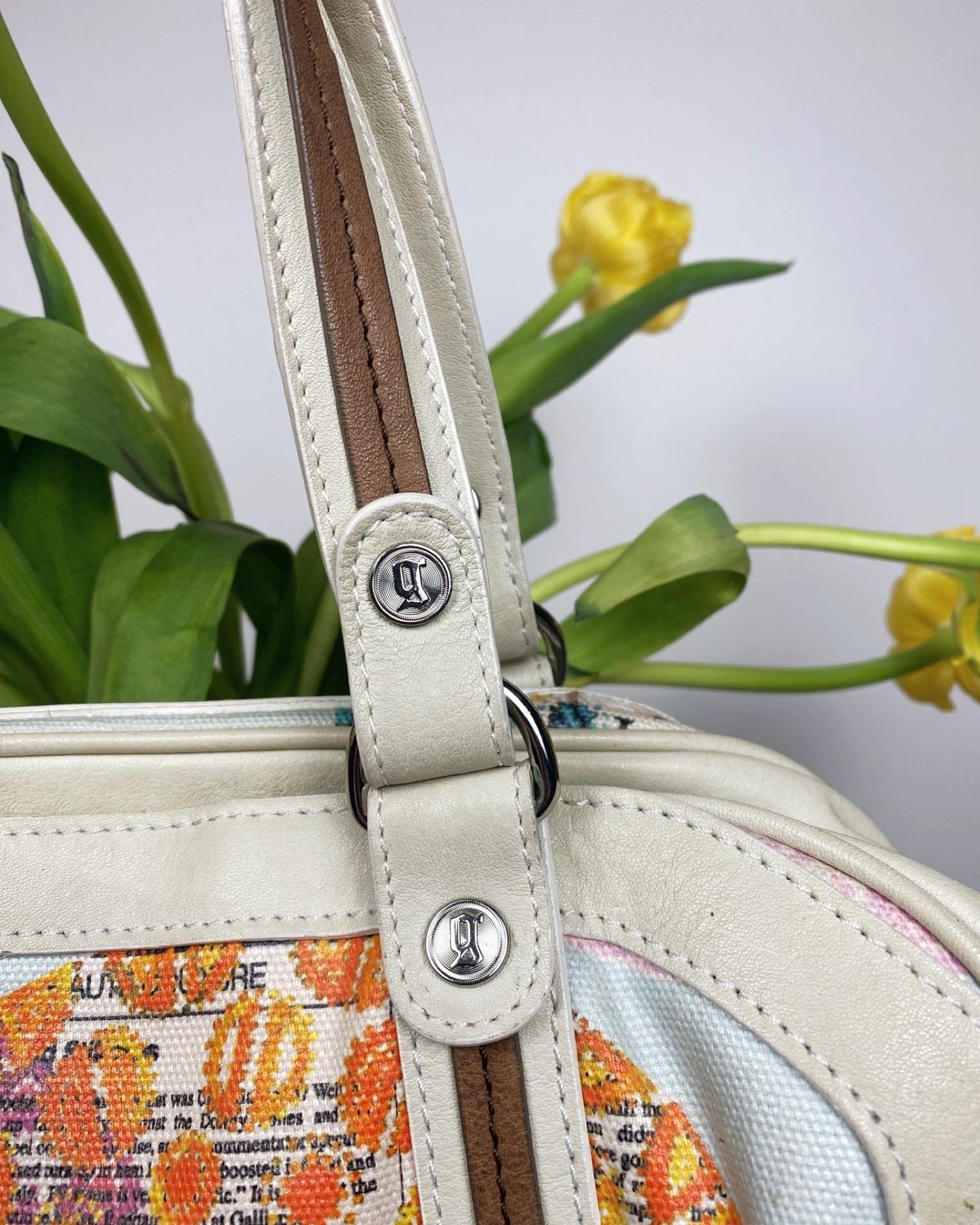 GALLIANO 2000s Newspaper Gazette Shoulder Bag Pour femmes en vente