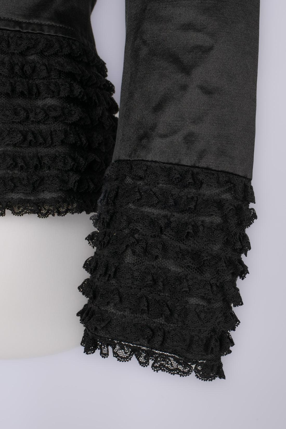 Galliano Giacca in raso nero con colletto in pizzo, 2001 in vendita 3