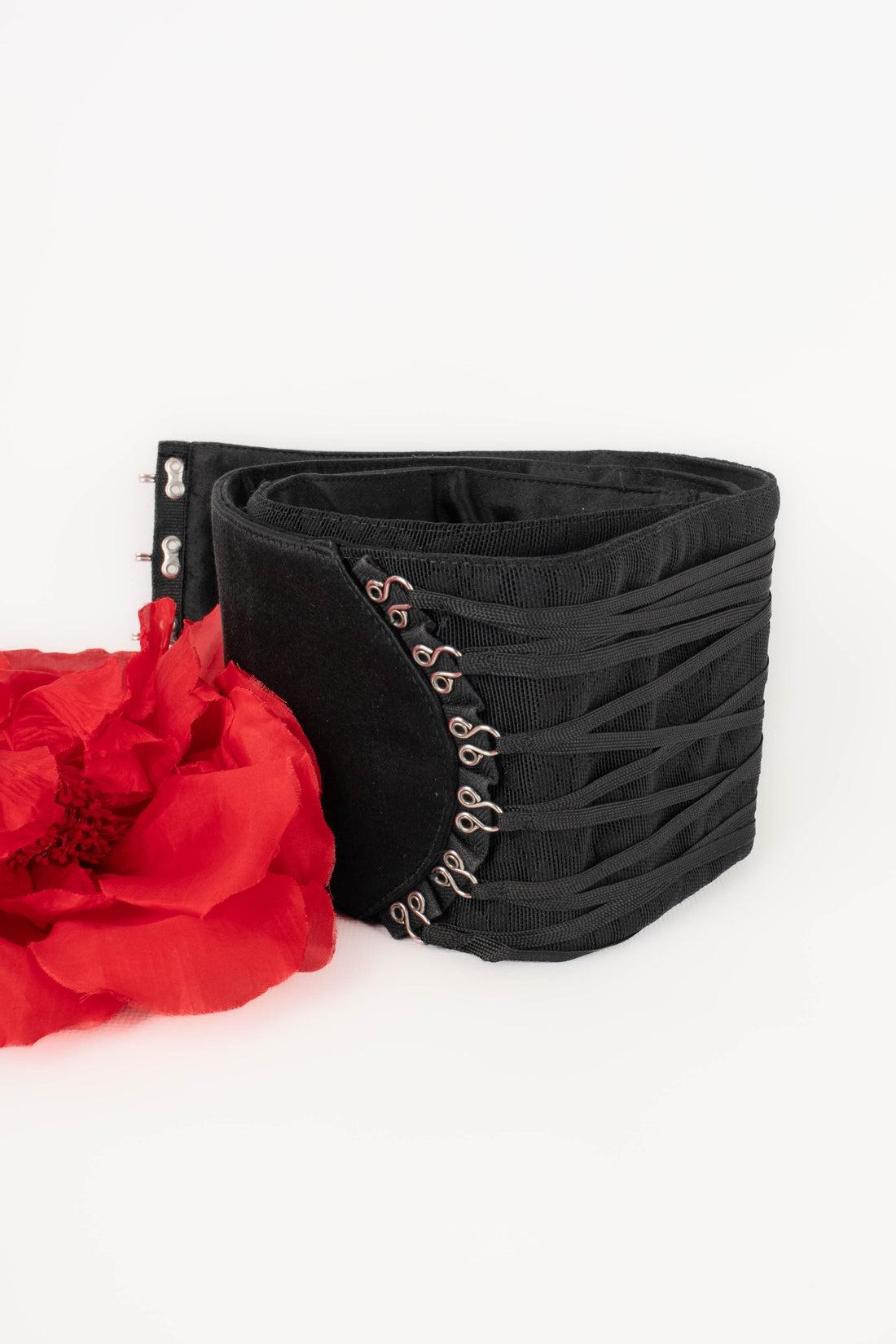 Galliano Cintura in tessuto satinato nero in vendita 5