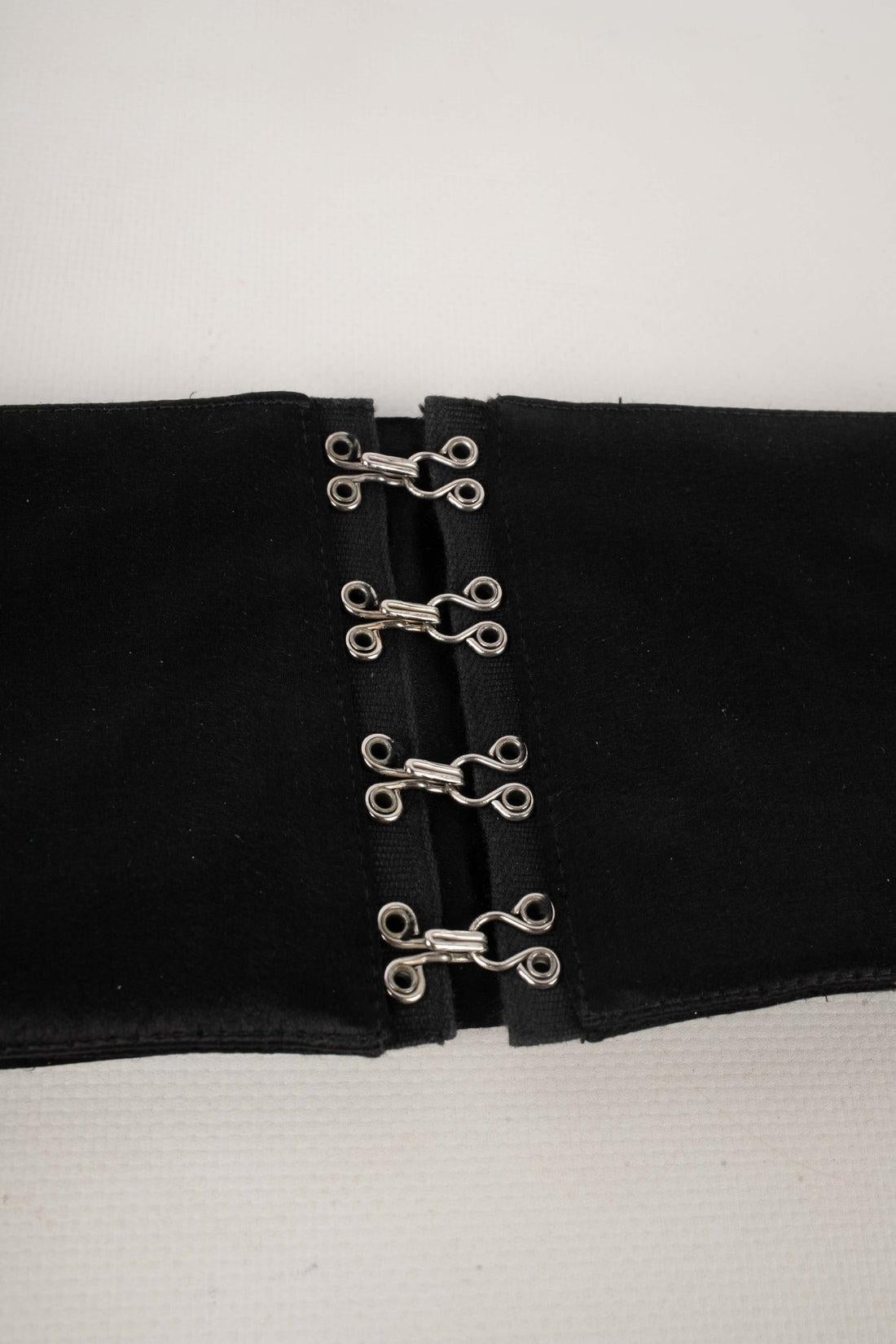 Galliano Cintura in tessuto satinato nero in vendita 1