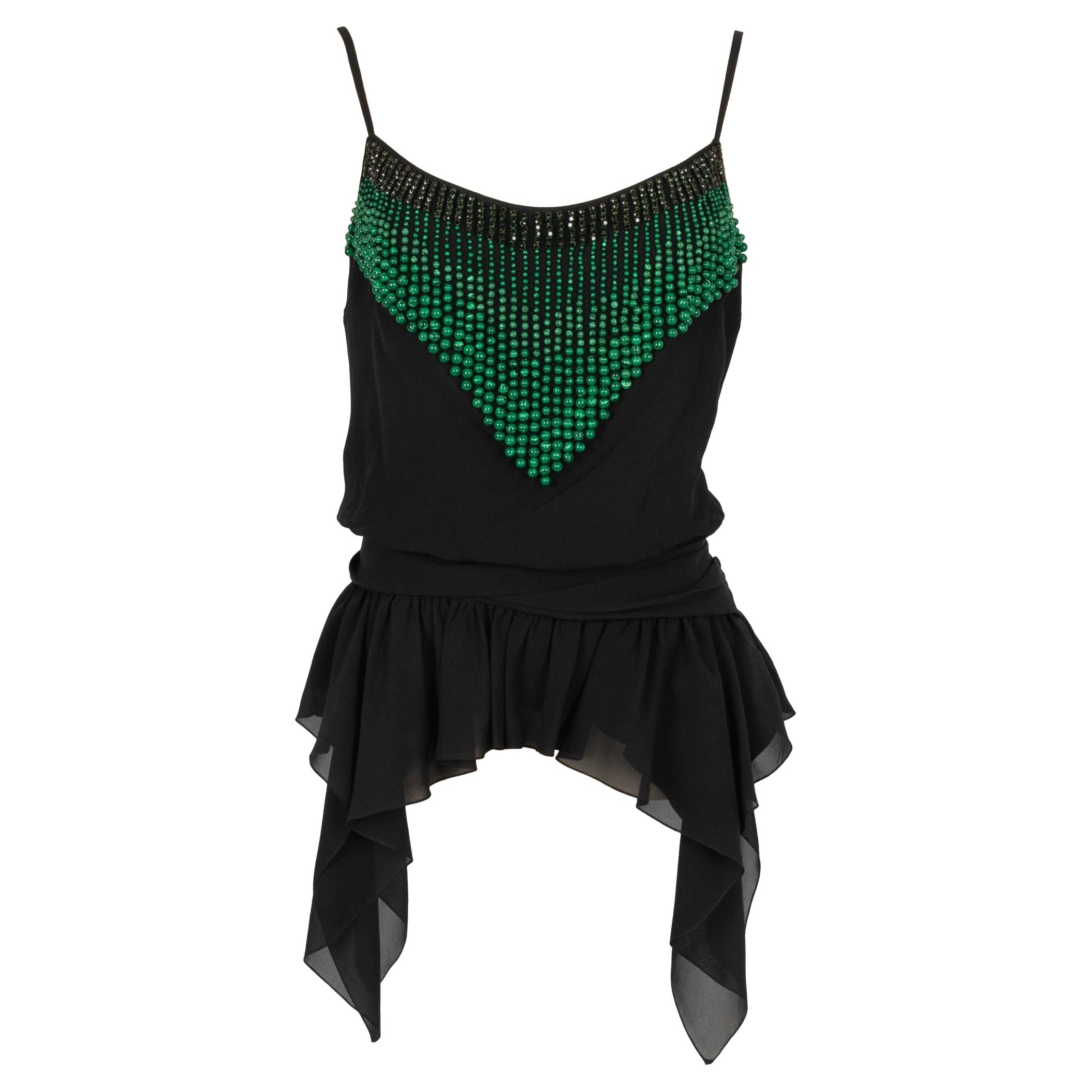 Top nero Galliano ornato con perle e strass verdi