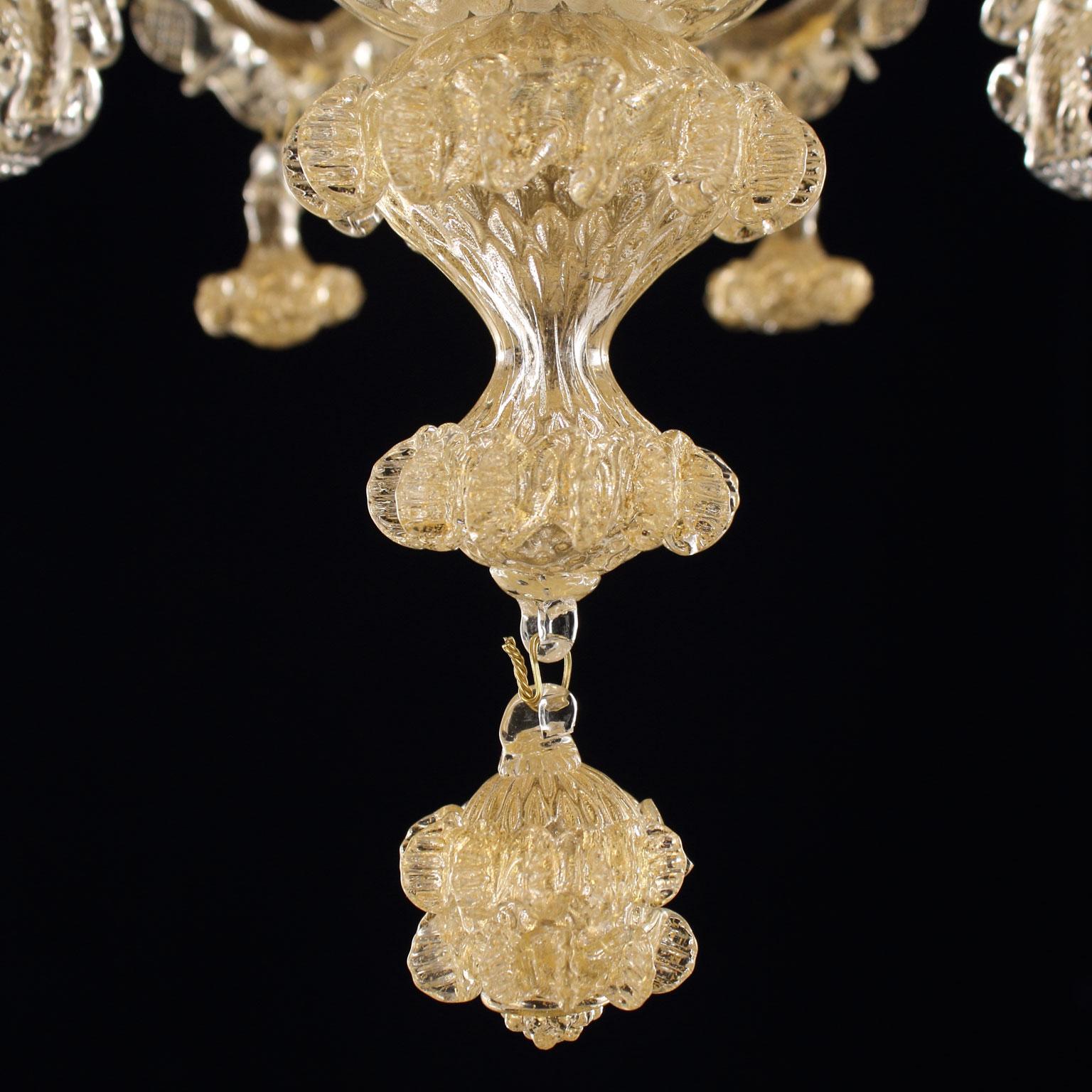 6armiger Kronleuchter aus Gold-Muranoglas von Multiforme, künstlerischer Luxus  (Italienisch) im Angebot