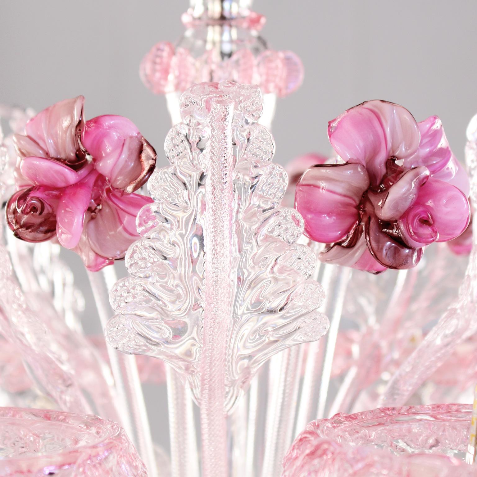 Galliano chandelier, 6-light, crystal, pink Murano glass by Multiforme.
This artistic glass chandelier has 6-light, is handmade in crystal and pink glass with polychrome vitreous paste glass flowers.
Galliano is our tribute to the authentic Murano