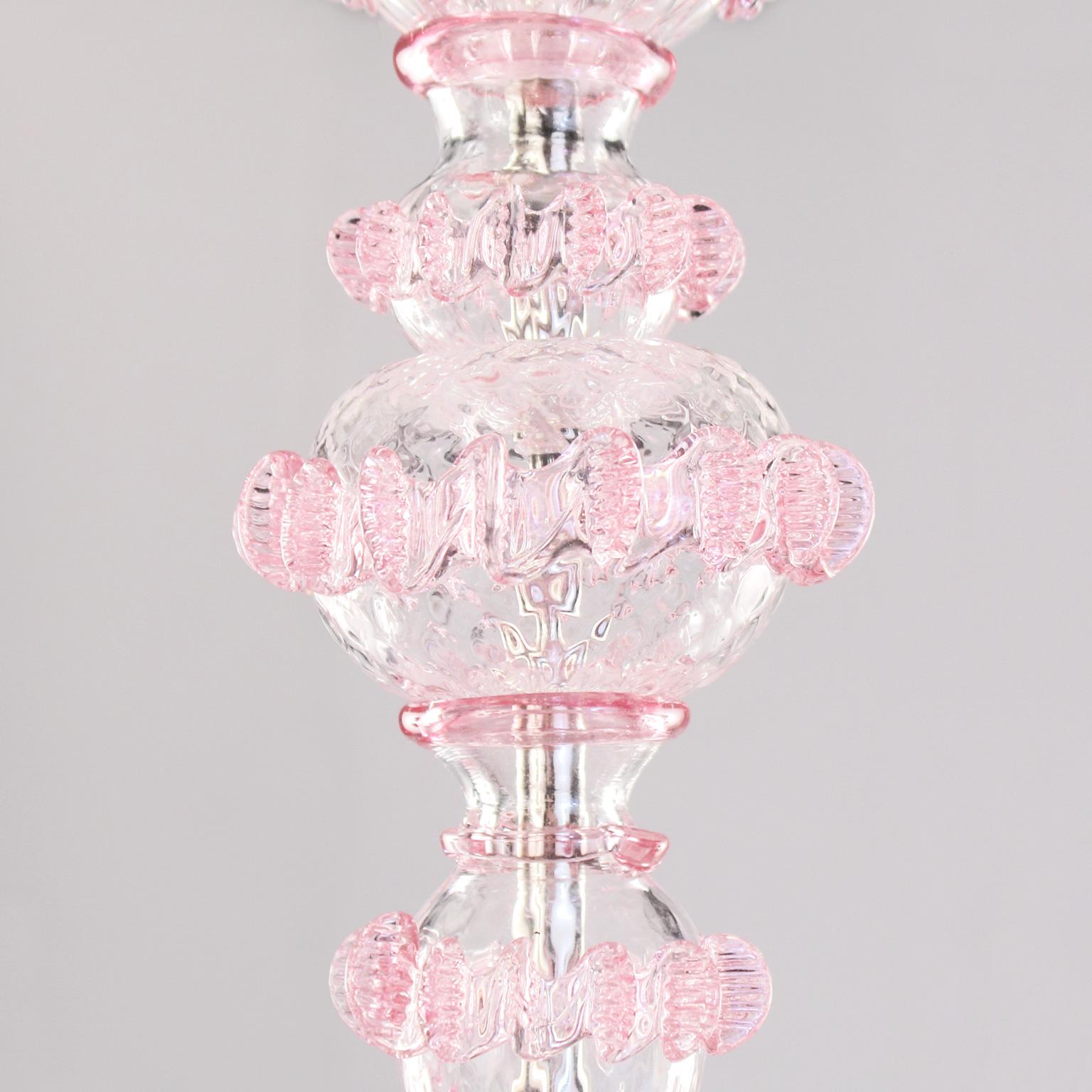 Italiano Ricco lampadario artistico, cristallo a 6 bracci, vetro di Murano rosa di Multiforme in vendita