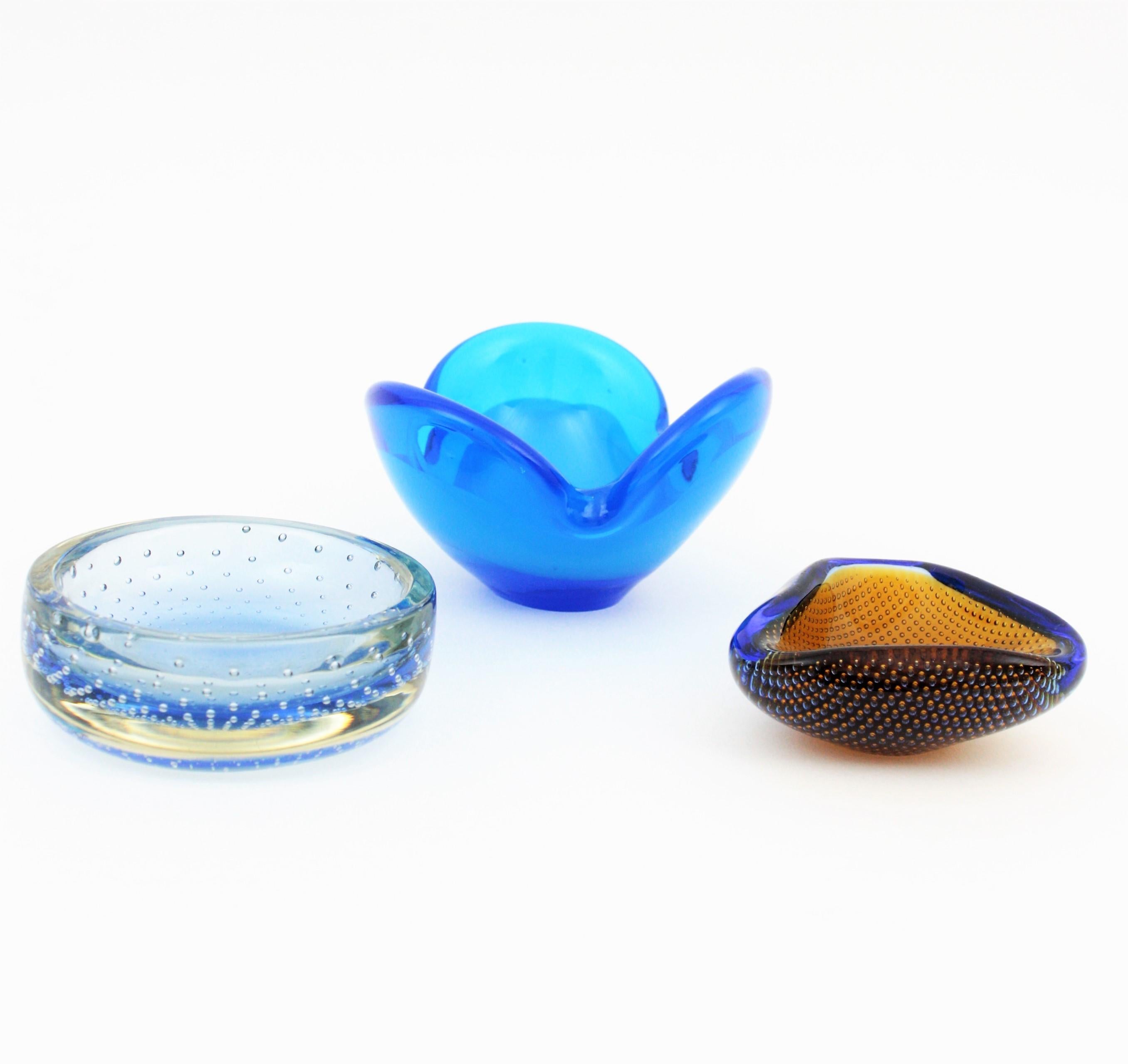 Hand-Crafted Galliano Ferro Murano Amber & Blue Bullicante Triangle Art Glass Bowl