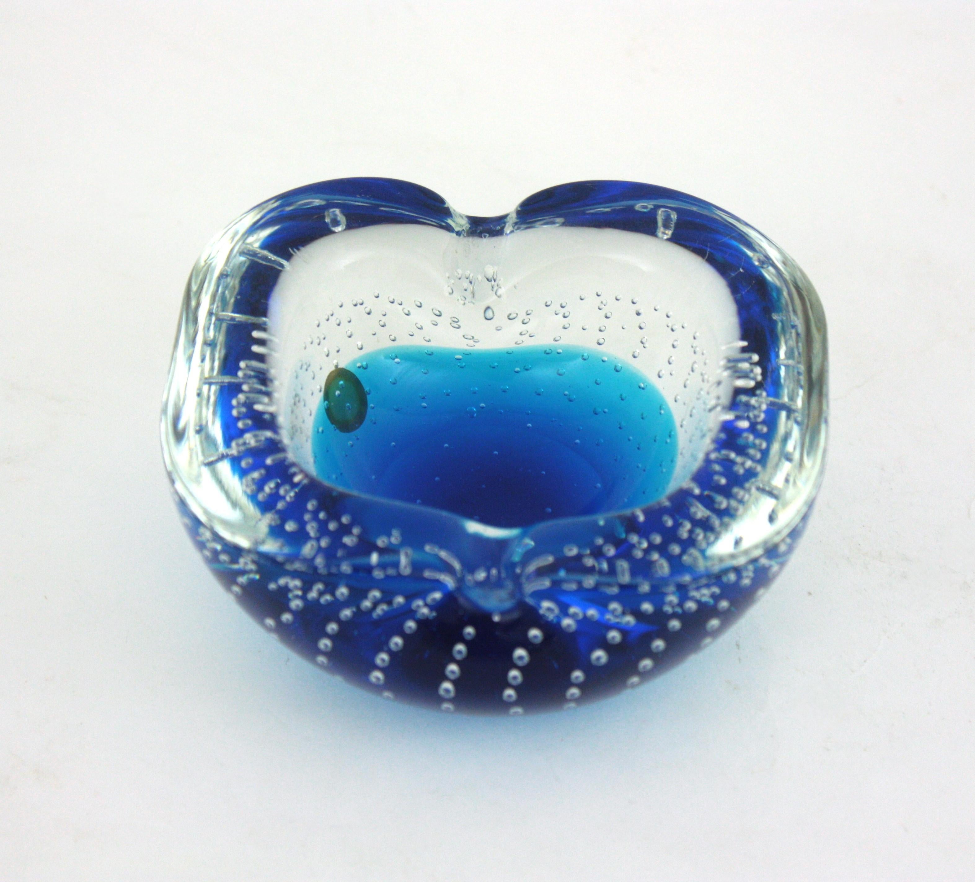 Galliano Ferro Murano Blau Klar Bullicante Kunstglas Geometrische Schale / Aschenbecher aus Muranoglas im Angebot 2