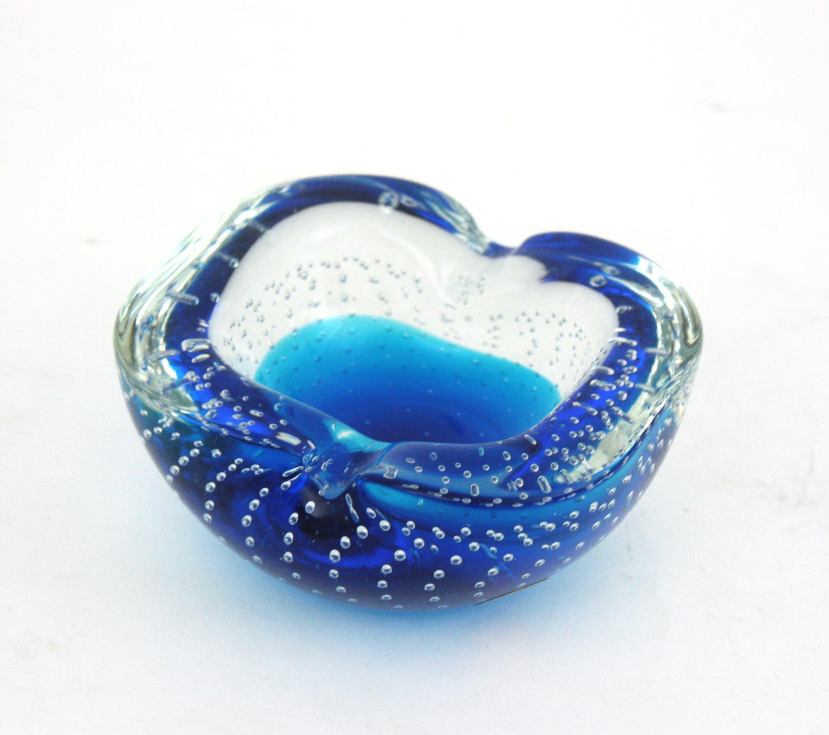 Galliano Ferro Murano Blau Klar Bullicante Kunstglas Geometrische Schale / Aschenbecher aus Muranoglas im Angebot 3