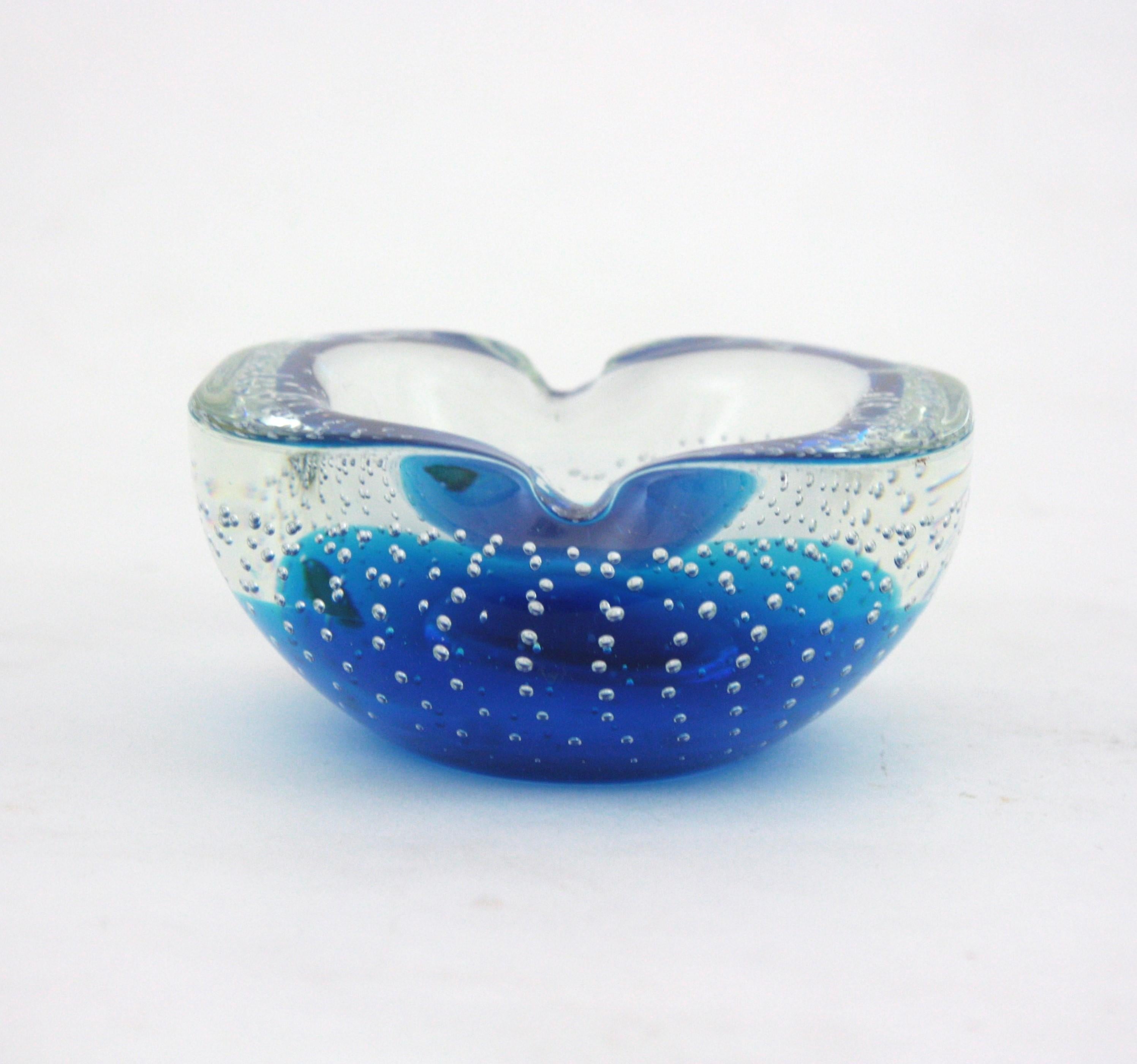 Galliano Ferro Murano Blau Klar Bullicante Kunstglas Geometrische Schale / Aschenbecher aus Muranoglas im Angebot 1