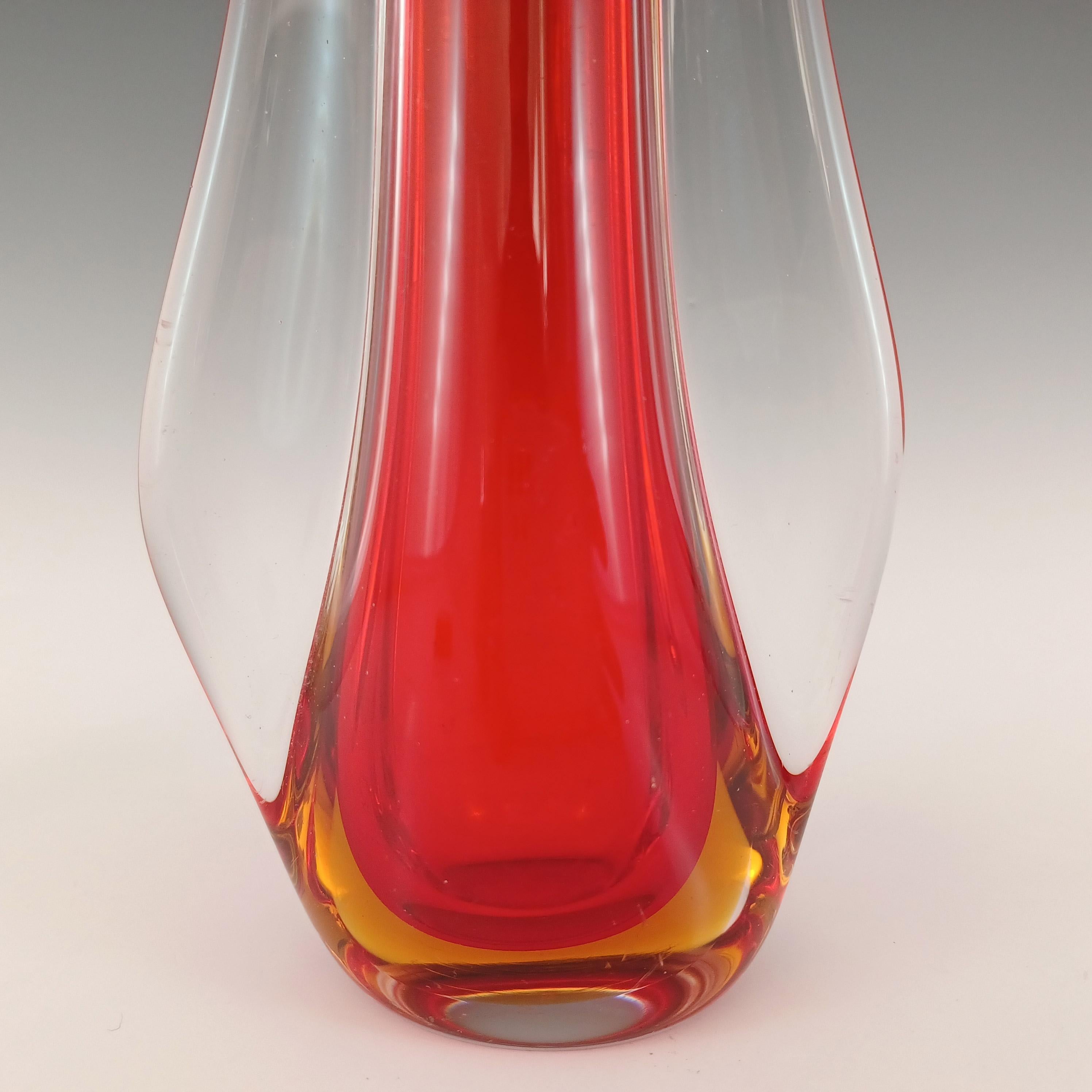 Mid-Century moderno Vaso a stelo in vetro di Murano Sommerso rosso e ambra di Galliano Ferro in vendita