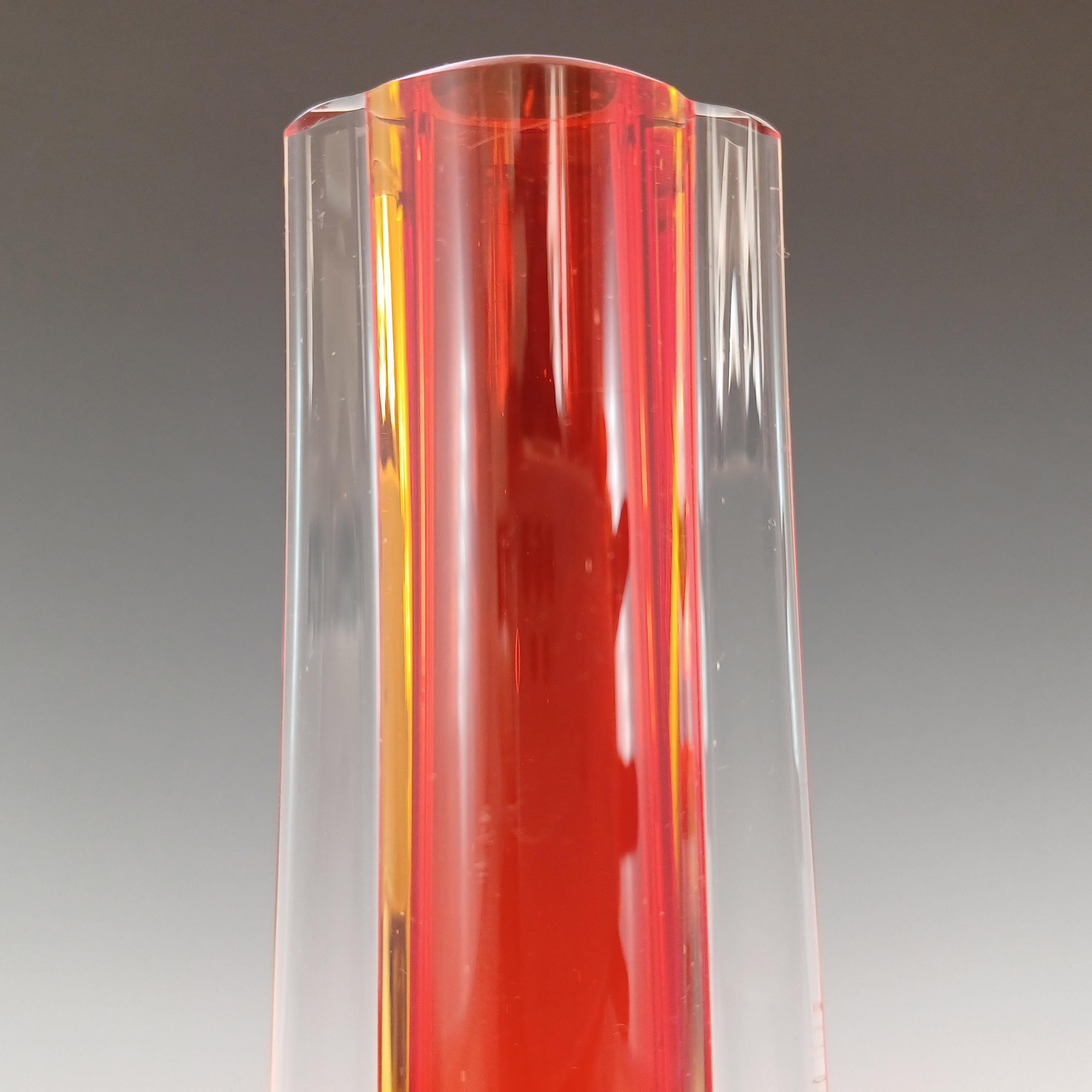 Fatto a mano Vaso a stelo in vetro di Murano Sommerso rosso e ambra di Galliano Ferro in vendita