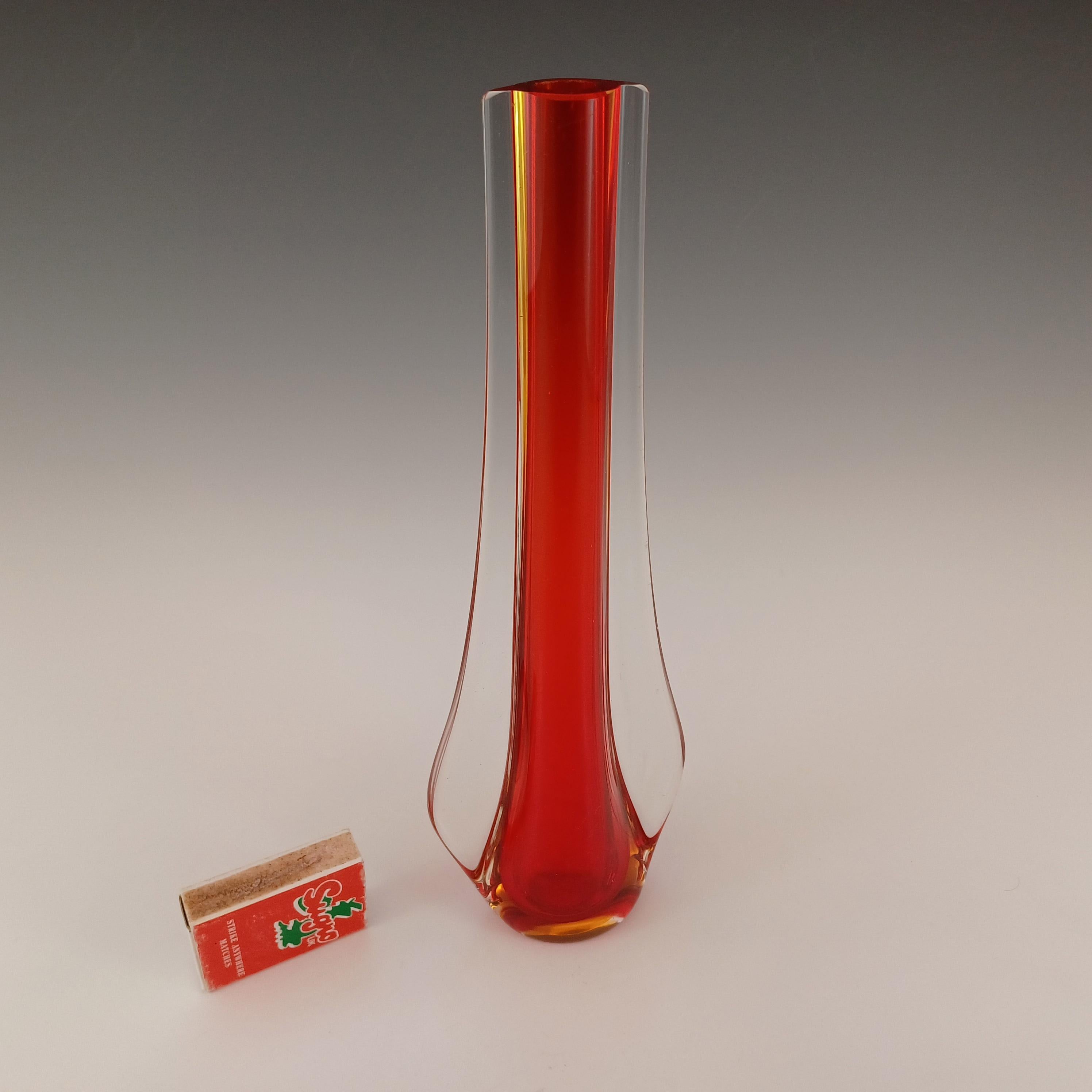 XX secolo Vaso a stelo in vetro di Murano Sommerso rosso e ambra di Galliano Ferro in vendita
