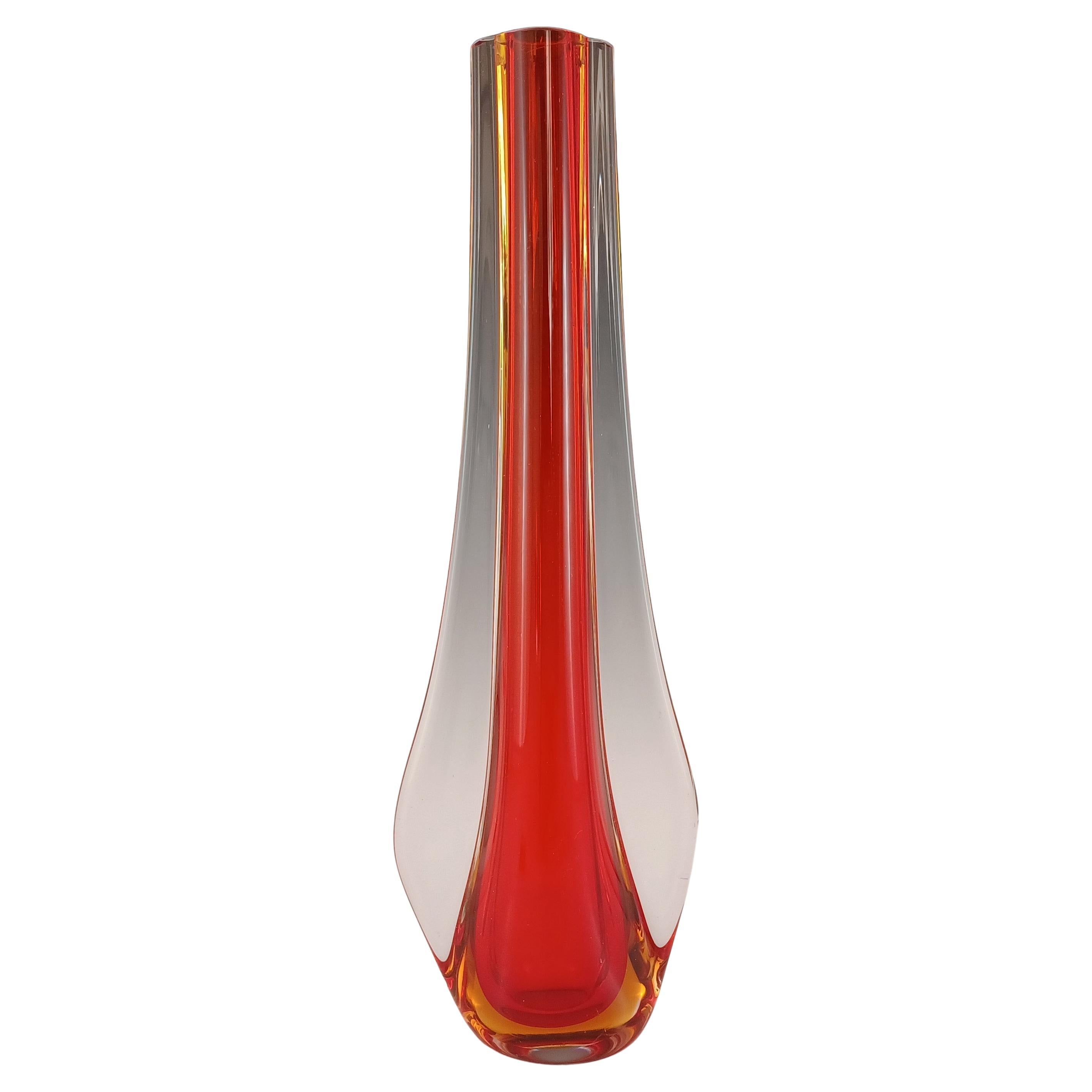 Vaso a stelo in vetro di Murano Sommerso rosso e ambra di Galliano Ferro