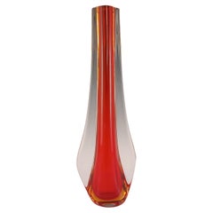 Vaso a stelo in vetro di Murano Sommerso rosso e ambra di Galliano Ferro