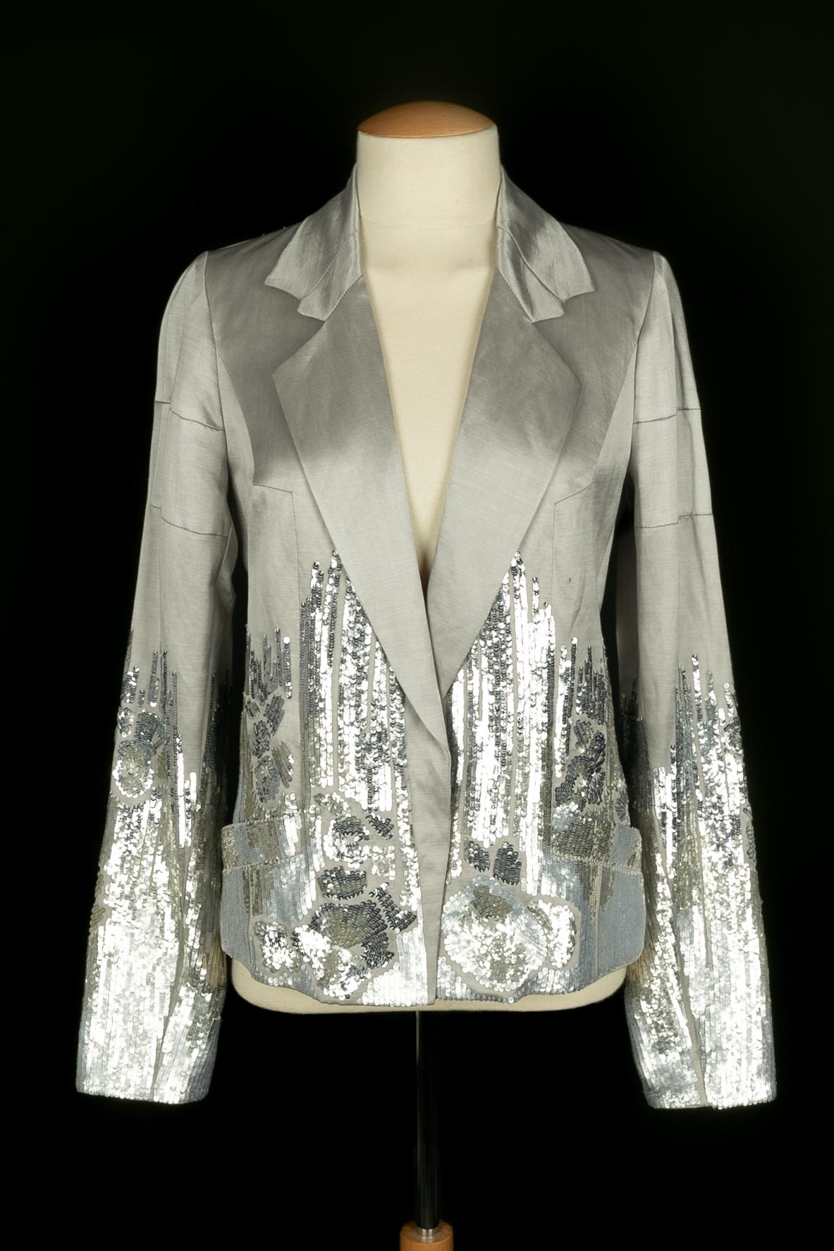 GALLIANO - (Made in France) Satiny fabric jacket with gray rhinestones. Silk lining. Size 36FR. 2005 Spring-Summer Collection.

Condition:
Very good condition

Dimensions:
Shoulder width: 40 cm - Sleeve length: 58 cm - Length: 92 cm

SKU:FV326