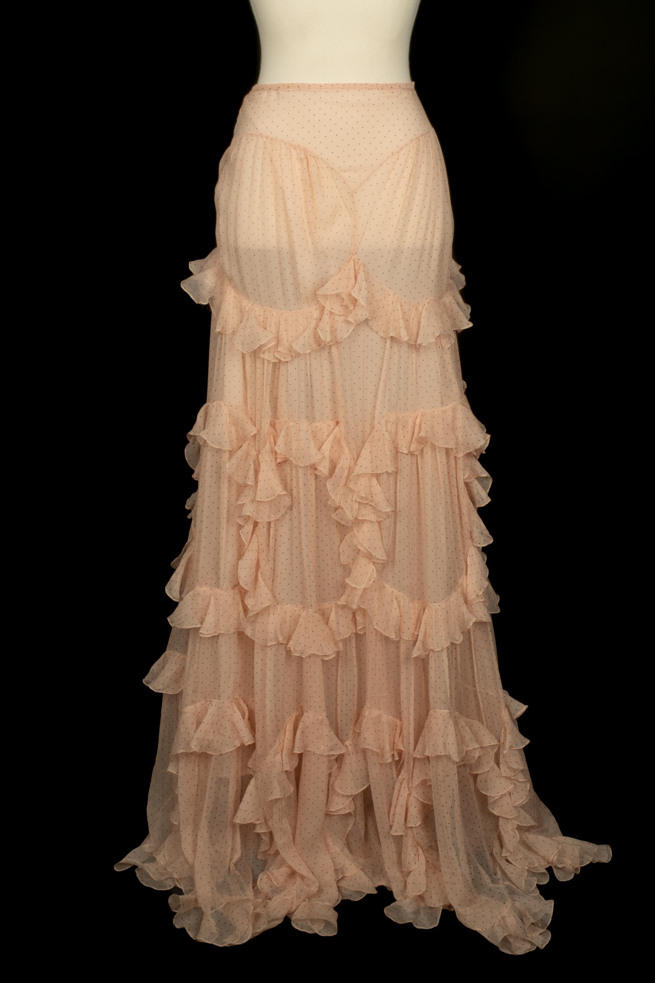 GALLIANO - (Made in Italy) Falda larga de muselina rosa con volantes y estampado de lunares. Talla 40.

Estado:
Muy buen estado

Dimensiones:
Cintura: 34 cm - Largo: 123 cm

SKU:FJ213


