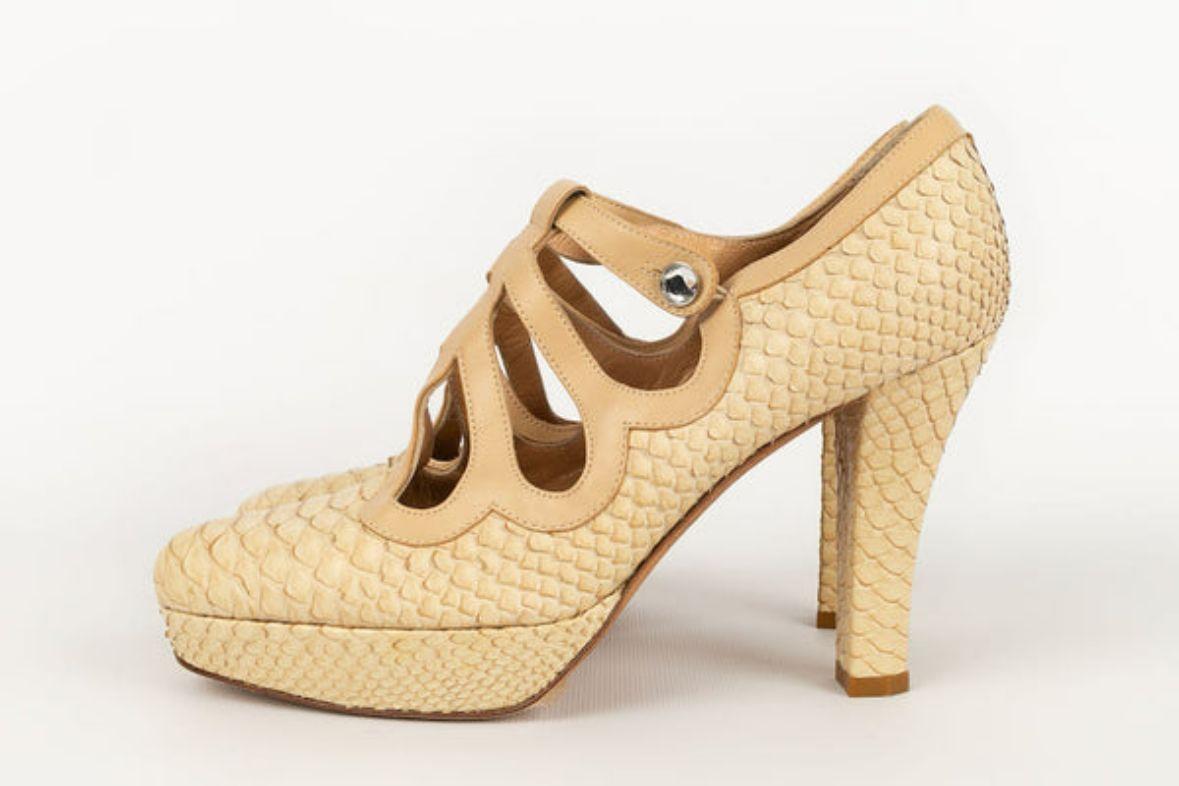 Galliano - (Made in Italy) Snake pumps size 37.

Additional information: 
Dimensions: Heel height: 9 cm
Condition: Very good condition 
Seller Ref number: CH25