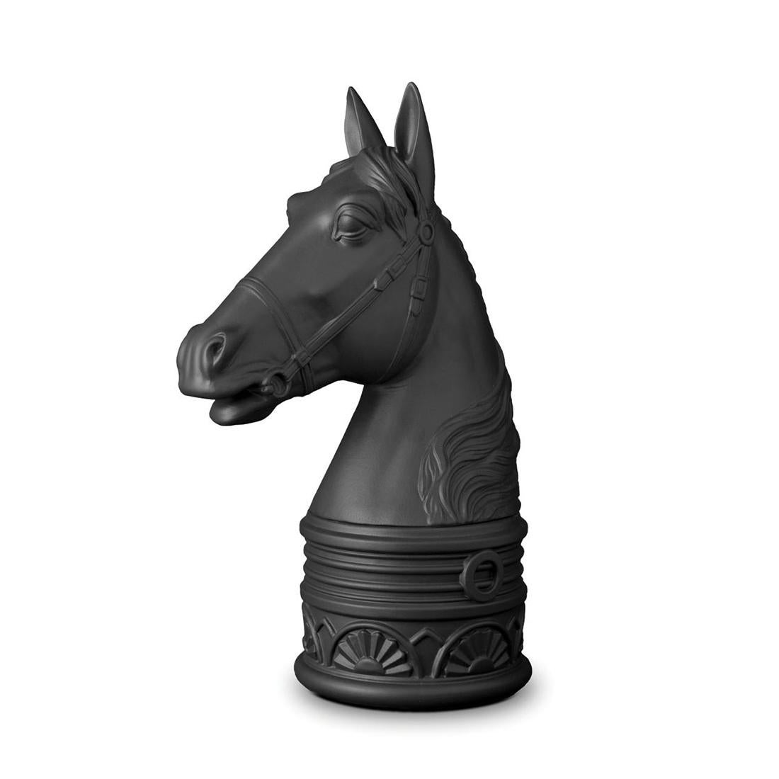 Bookends Gallop set of 2 in porcelain in black finish.
Also available in white finish on request.