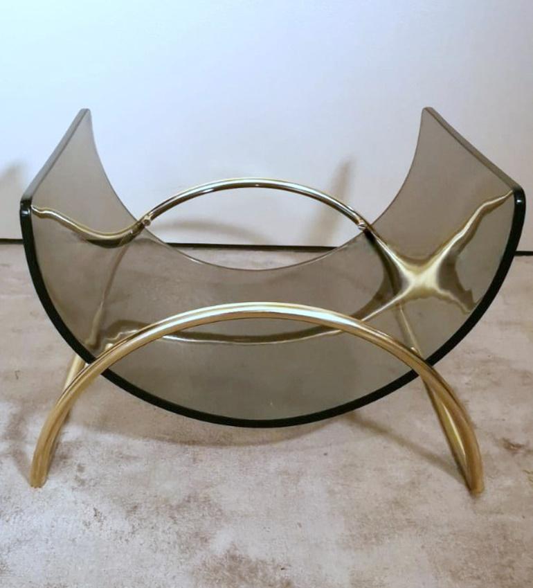 Mid-Century Modern Italian Gallotti & Radice Attributed Smoked Crystal and Brass Magazine Rack For Sale