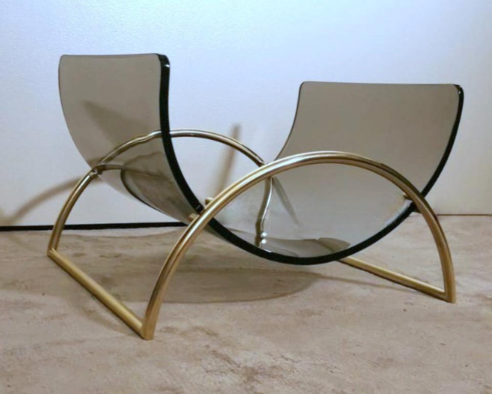 Italian Gallotti & Radice Attributed Smoked Crystal and Brass Magazine Rack In Good Condition For Sale In Prato, Tuscany