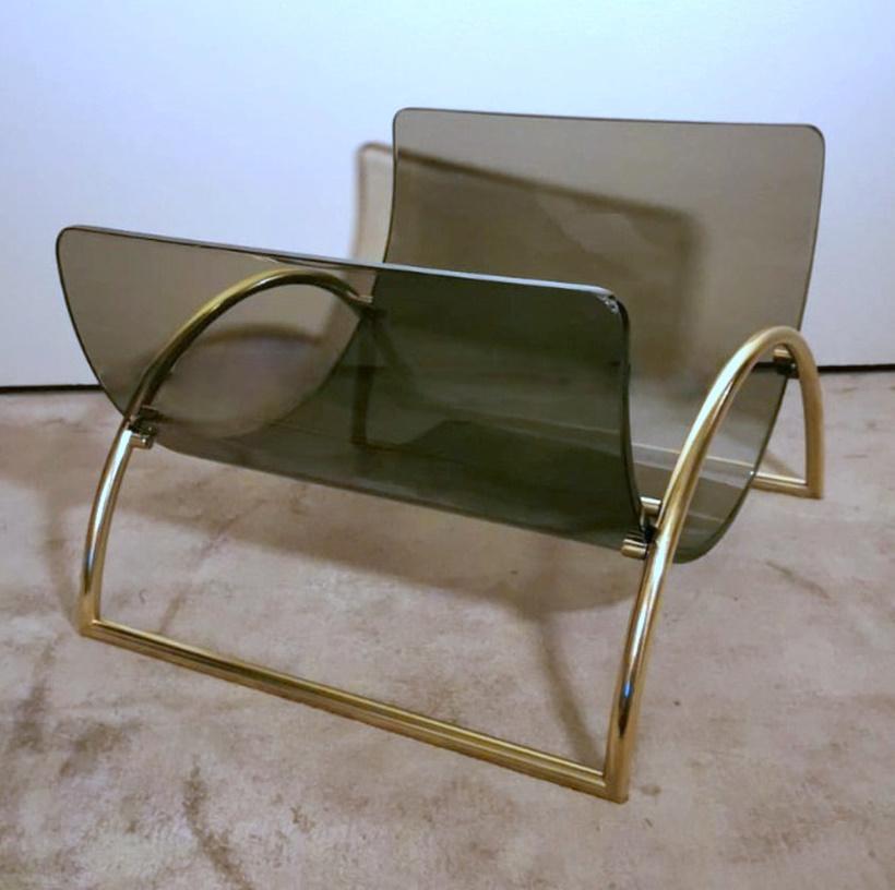 Italian Gallotti & Radice Attributed Smoked Crystal and Brass Magazine Rack For Sale 2