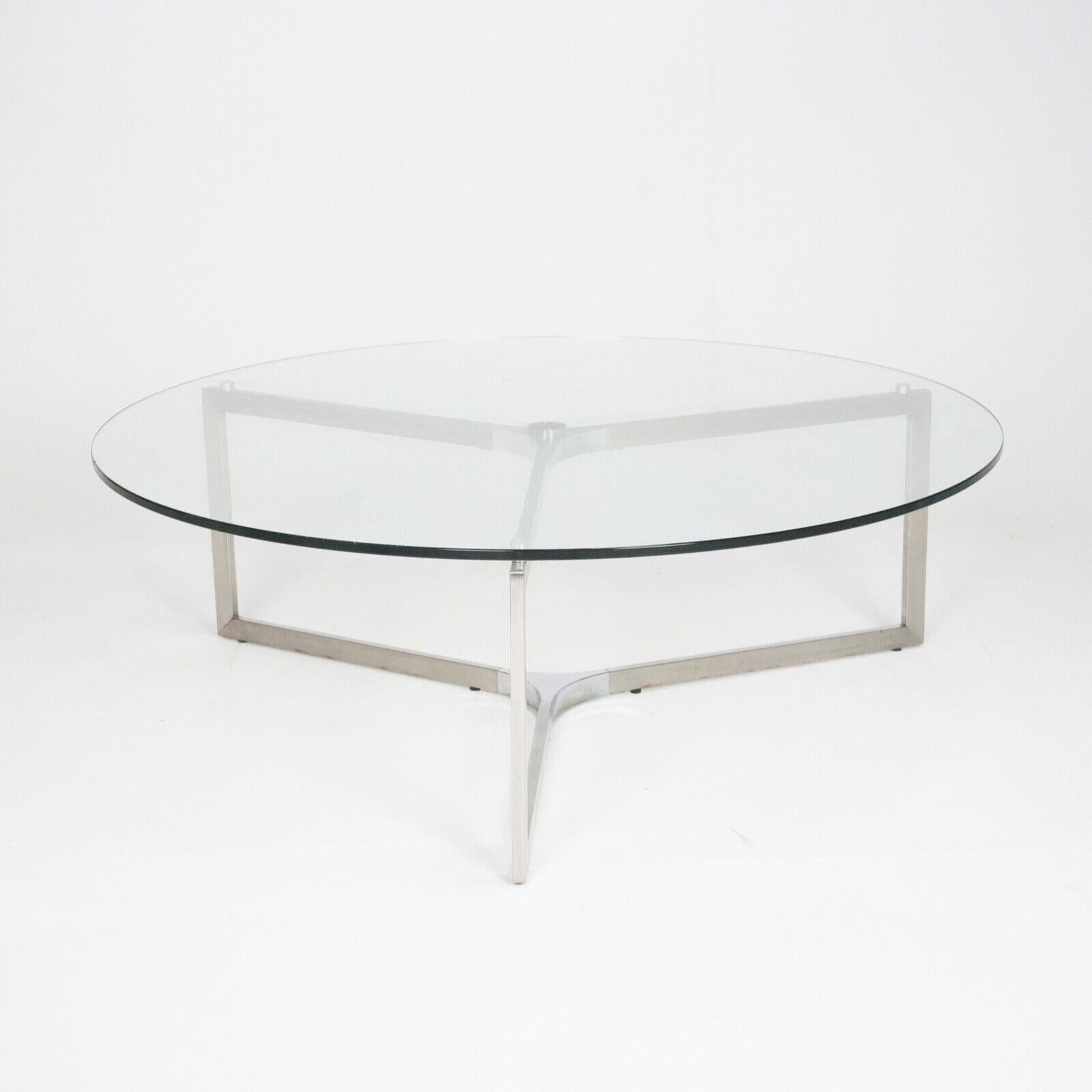 Glass and Metal coffee table designed by Ricardo Bello Dias.
Raj is a family of coffee tables with glass top designed by the Italian-Brazilian designer Richard Bello Dias for Gallotti & Radice. They are characterised by the spectacular metal base in
