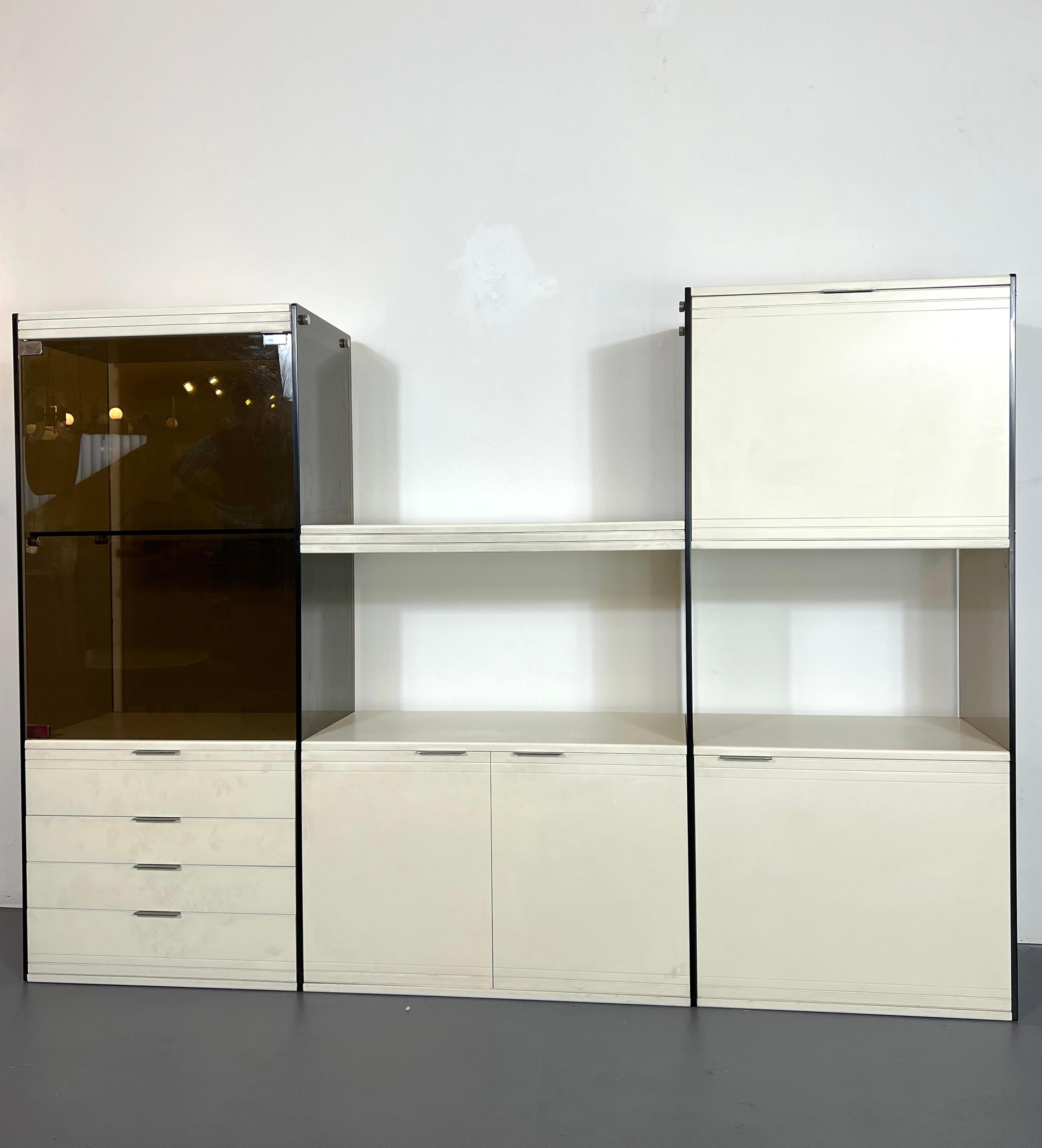Great vintage condition with normal trace of age snd use for this cabinet made from smoked glasses and lacquered wood.