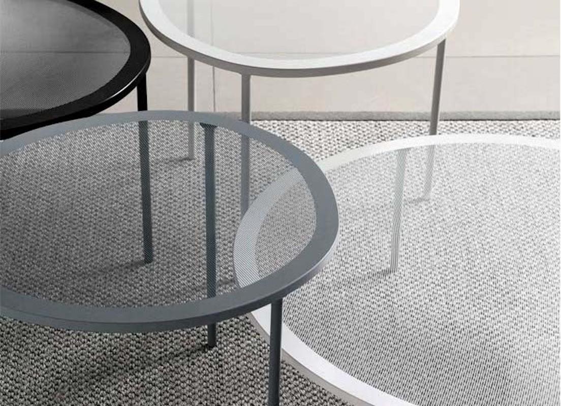 Coffee table in 15 mm extra light screen-printed in the colours white, black, grey and cement glass top with moiré pattern. Lacquered metal legs. The moiré pattern is given by the superimposition of the glass.