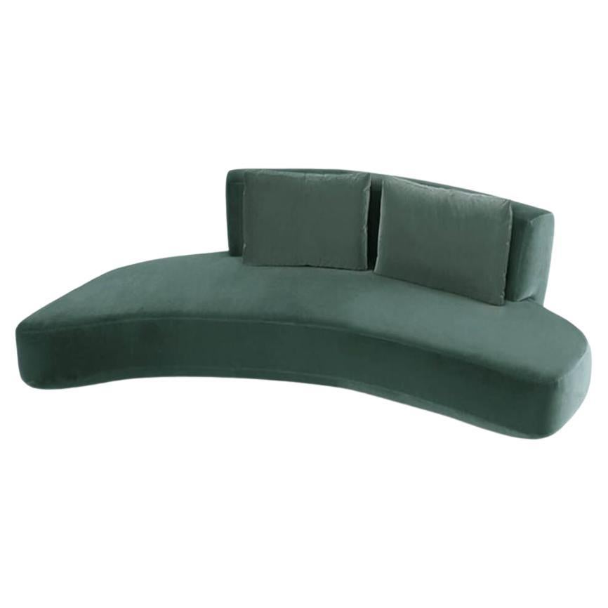 What colors go with green velvet?