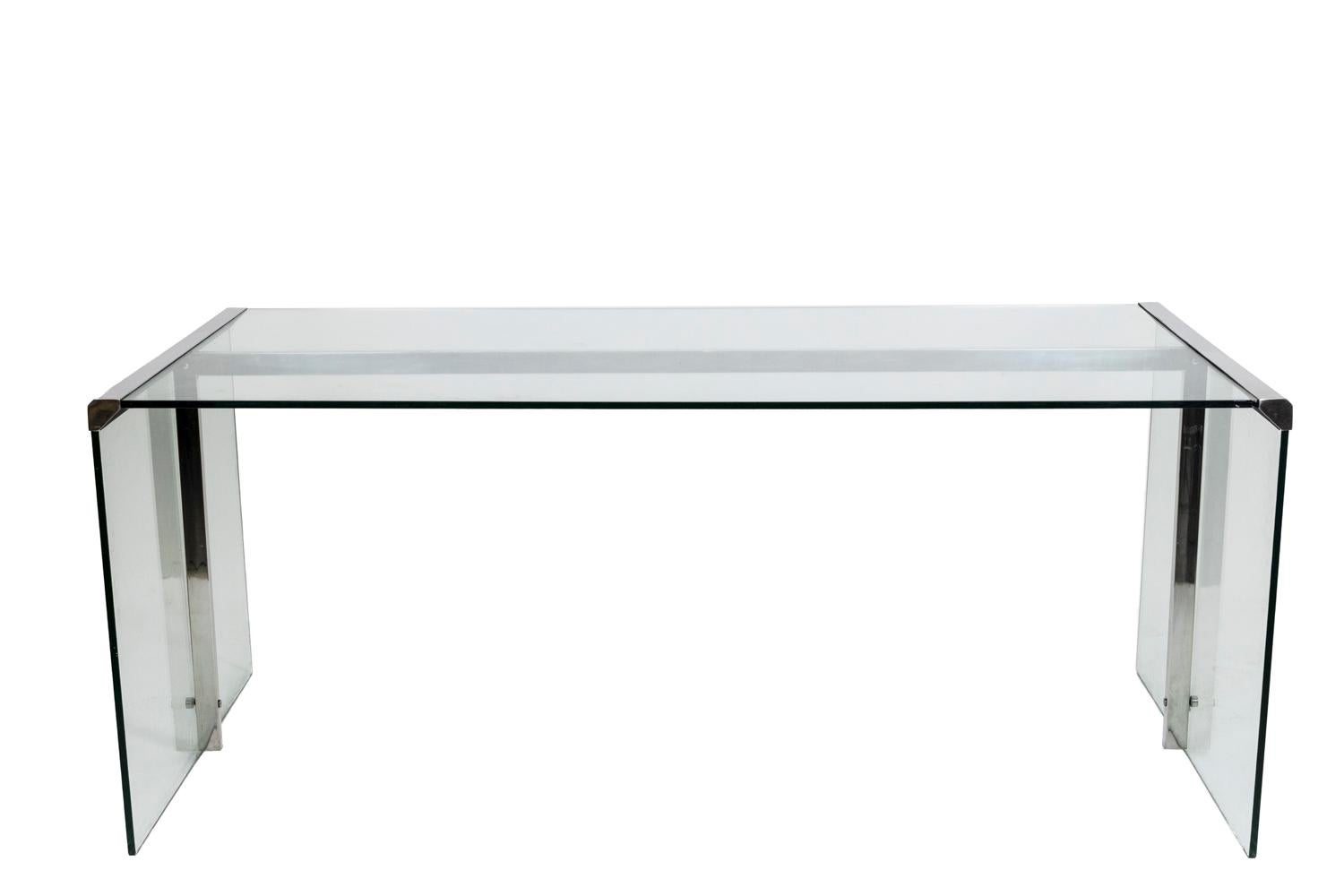 Gallotti&Radice, attributed to. 

Desk in glass, in rectangulare shape. Chrome metal assembly.

Italian work realized in the 1970s.

Dimensions : H x W 175 x D 76 cm.