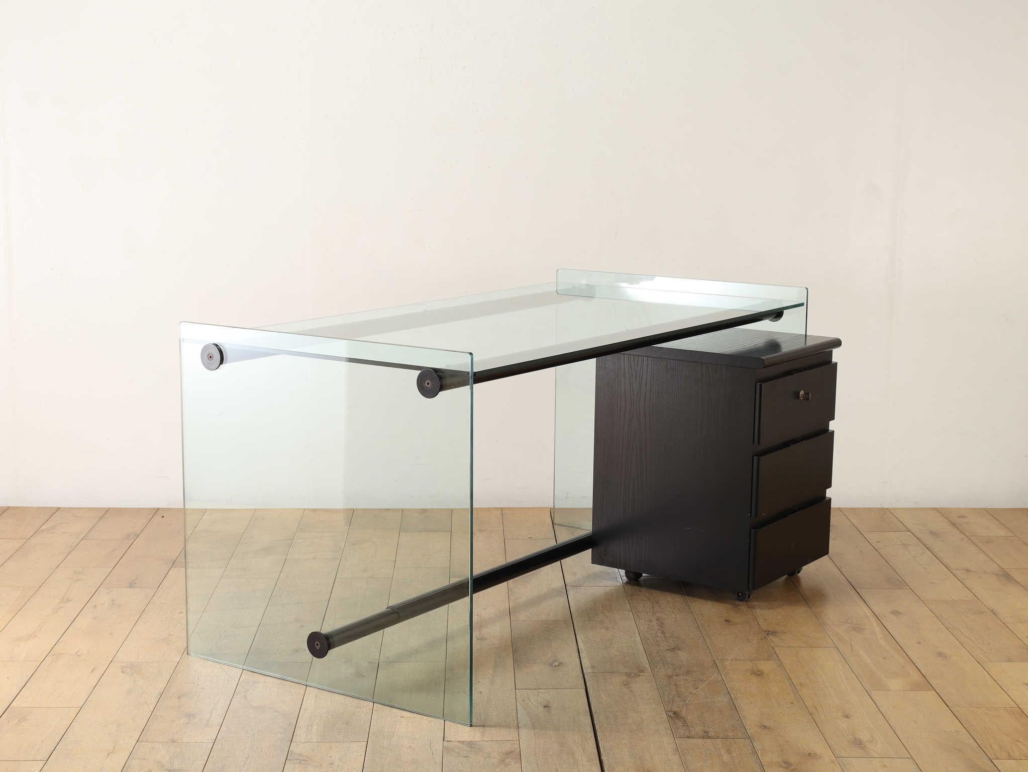 Gallotti&Radice Glasschreibtisch 1970er Jahre (Moderne der Mitte des Jahrhunderts) im Angebot