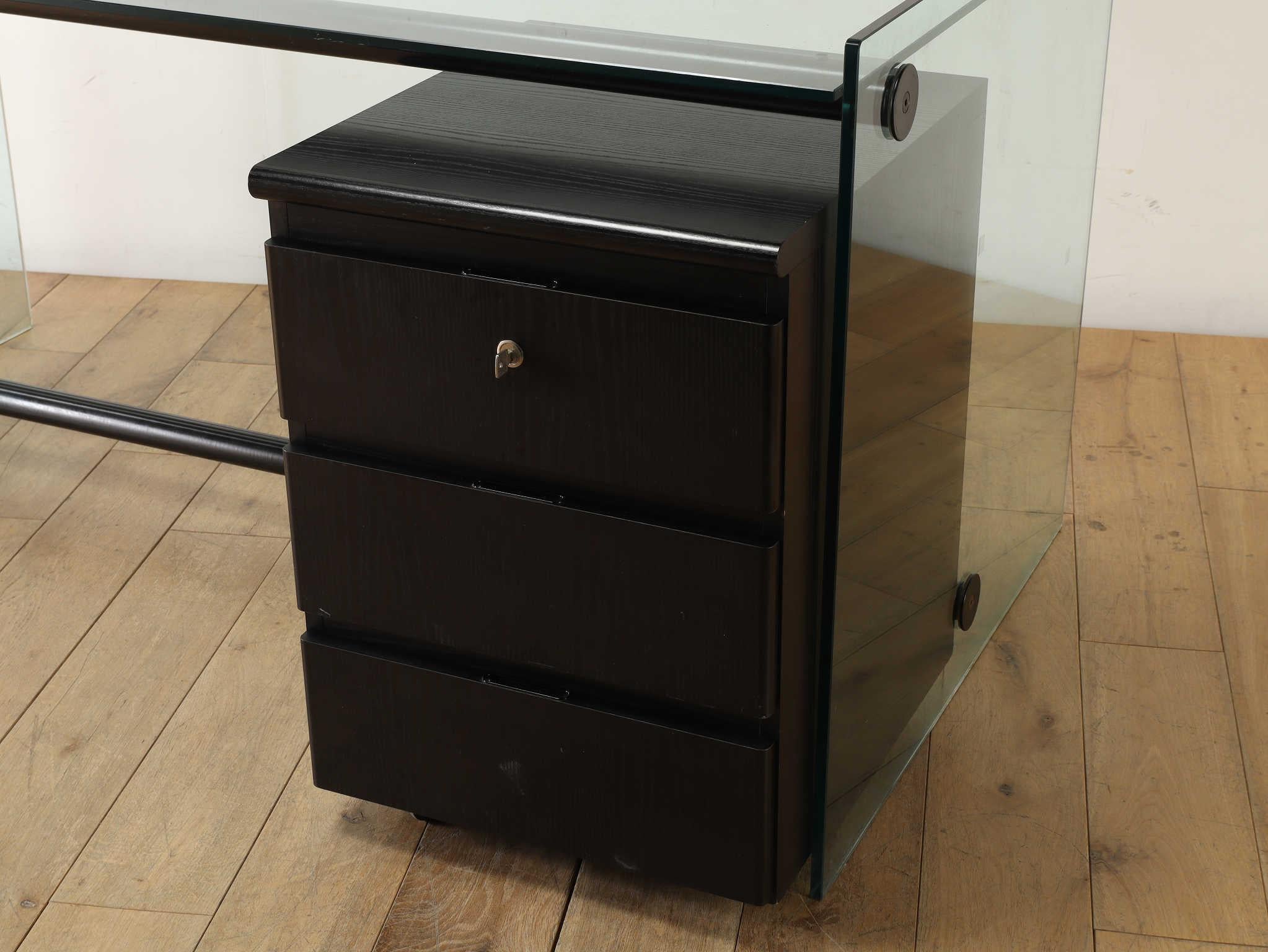 Gallotti&Radice Glasschreibtisch 1970er Jahre (Ende des 20. Jahrhunderts) im Angebot