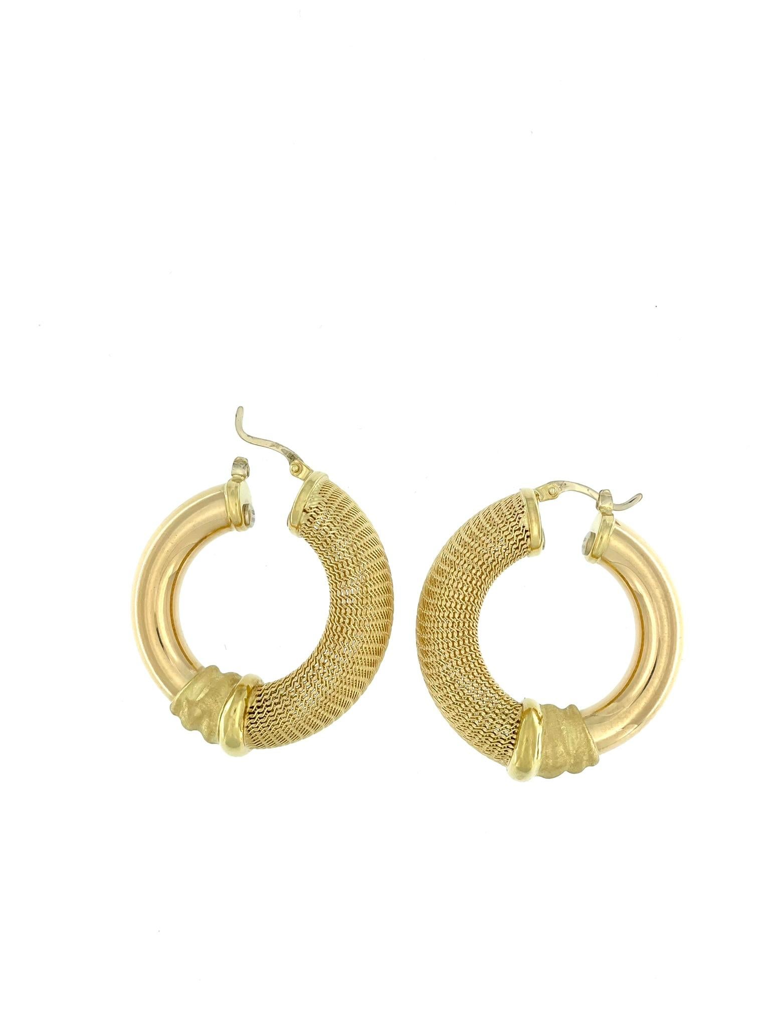 The Galma&Cordif Modern Italian 18 karat Yellow Gold Earrings are a testament to contemporary Italian jewelry design, marrying sophistication with intricate craftsmanship. Crafted from luxurious 18 karat yellow gold, these earrings feature a