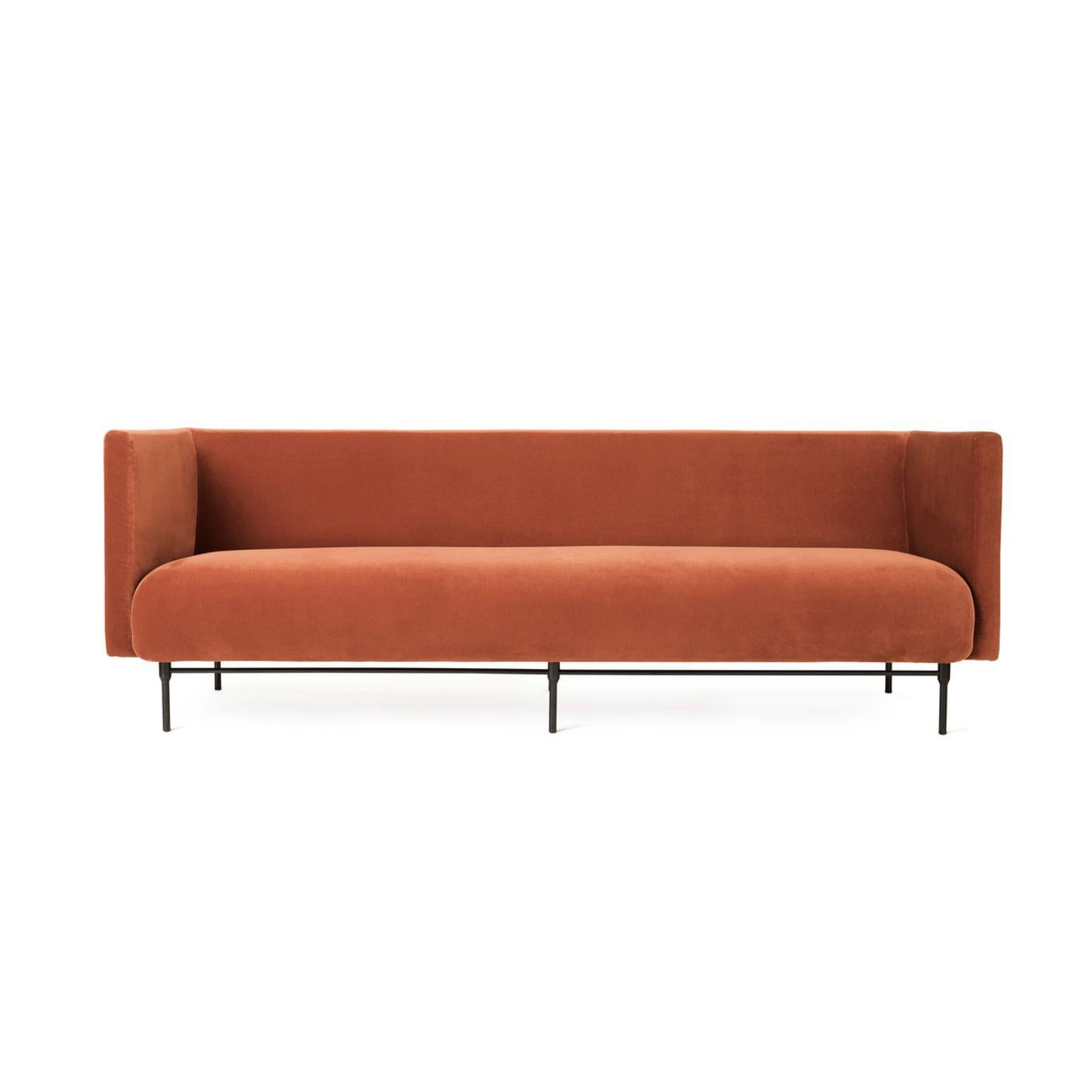 Galore 3 seater Vintage rose by Warm Nordic
Dimensions: D222 x W83 x H 76 cm
Material: Textile upholstery, Powder coated black steel legs, Wooden frame, foam, spring system.
Weight: 62 kg
Also available in different colours and finishes.