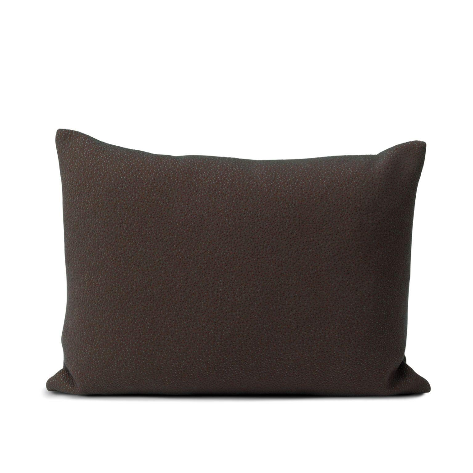 Cuscino Galore quadrato Sprinkles Mocca di Warm Nordic
Dimensioni: D. 70 x H. 50 cm
Materiale: Rivestimento in tessuto, imbottitura in granulato e piume.
Peso: 1.4 kg
Disponibile anche in diversi colori e finiture.

Un elegante cuscino da