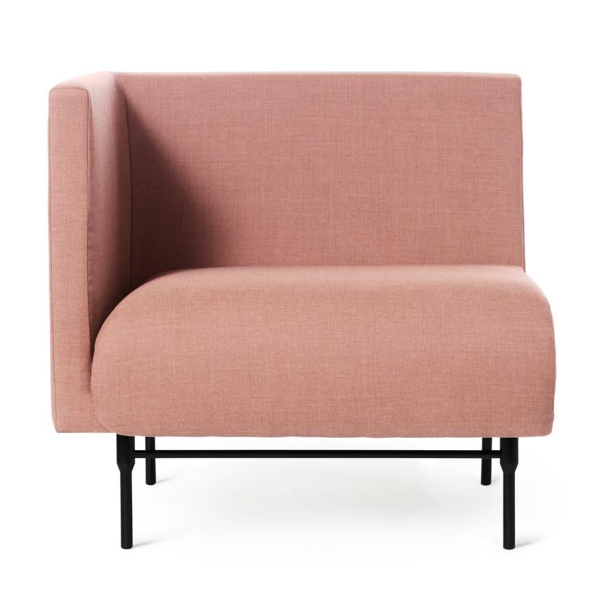 Galore seater module left pale rose by Warm Nordic
Dimensions: D 82 x W 83 x H 76 cm
Material: Textile upholstery, Powder coated black steel legs, Wooden frame, foam, spring system.
Weight: 31 kg
Also available in different colours and