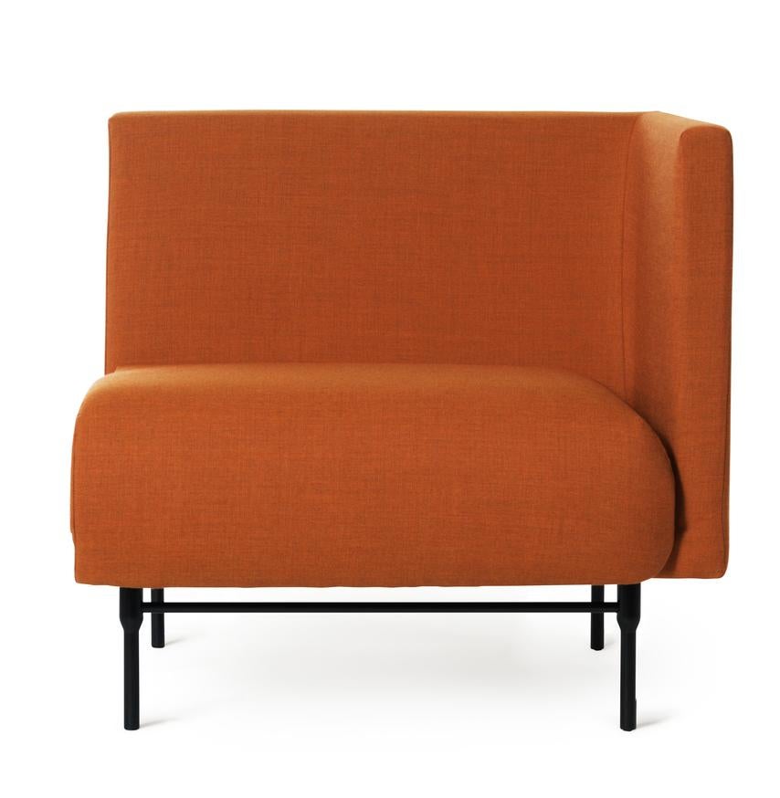 Module d'assise Galore à droite orange brûlé par Warm Nordic
Dimensions : D82 x L83 x H 76 cm
MATERIAL : Revêtement textile, pieds en acier noir peint par poudrage, cadre en bois, mousse, système de ressorts.
Poids : 31 kg
Également disponible en