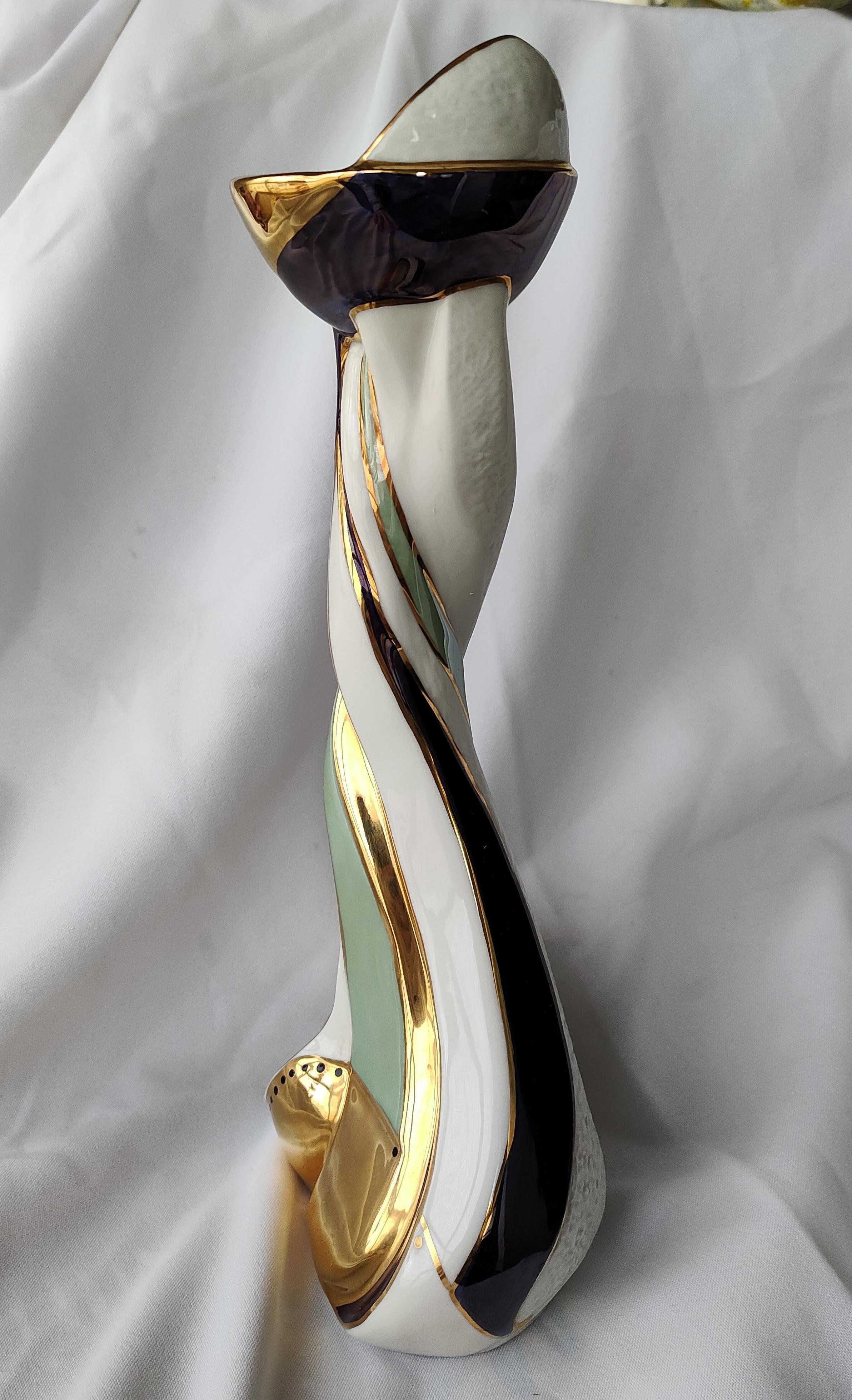 Galos brand ceramics, made in the region of Galicia from SPAIN. 
Renowned manufacturer since 1988.
Ceramic and details in Gold and Platinum.
All pieces are numbered.
On one of the labels it says 