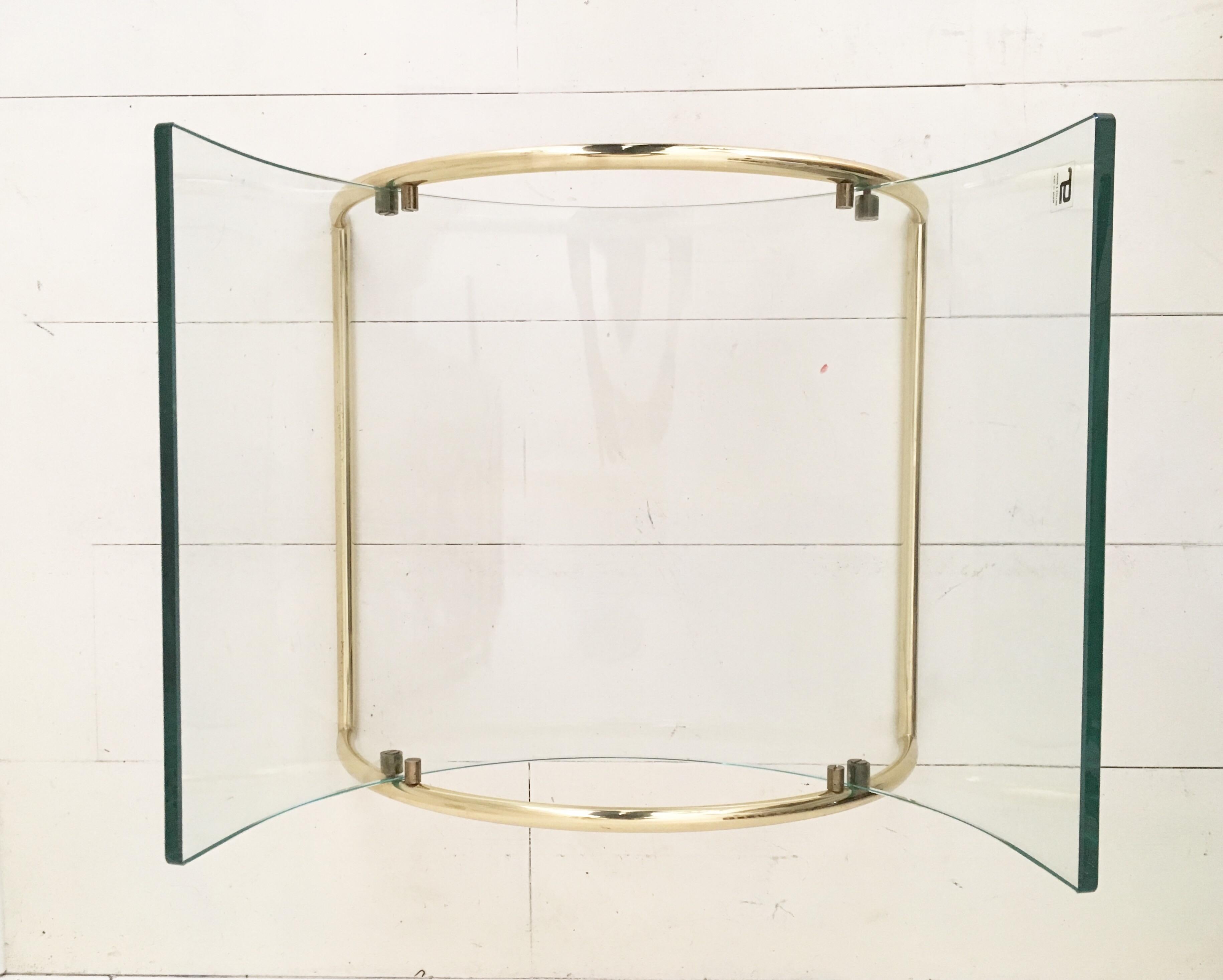 Galotti and Radice Exclusive Italian, Brass and Glass Magazineholder, 1970s In Good Condition For Sale In Schagen, NL