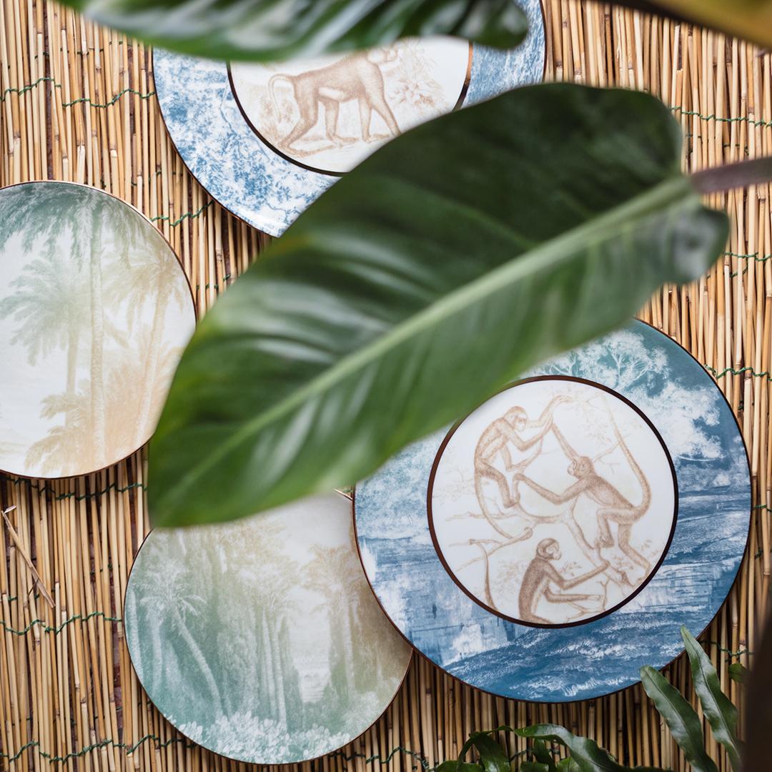 Galtaji, Six Contemporary Porcelain Dessert Plates with Decorative Design For Sale 4
