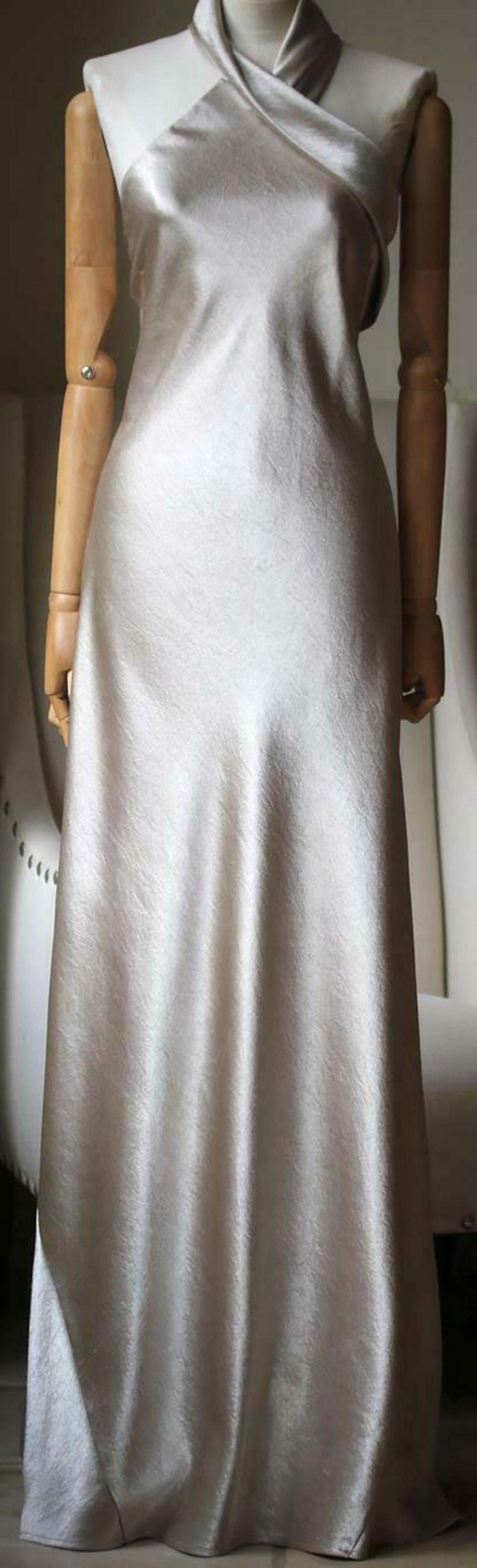 Galvan London long gown. Satin-crepe. Ties at neck. Concealed hook fastening through back. Slightly stretchy fabric. 100% Polyester. Colour: Platinum.

Size: UK 12 (UK 8, FR 40, IT 44) 

Condition: As new condition, no sign of wear. 