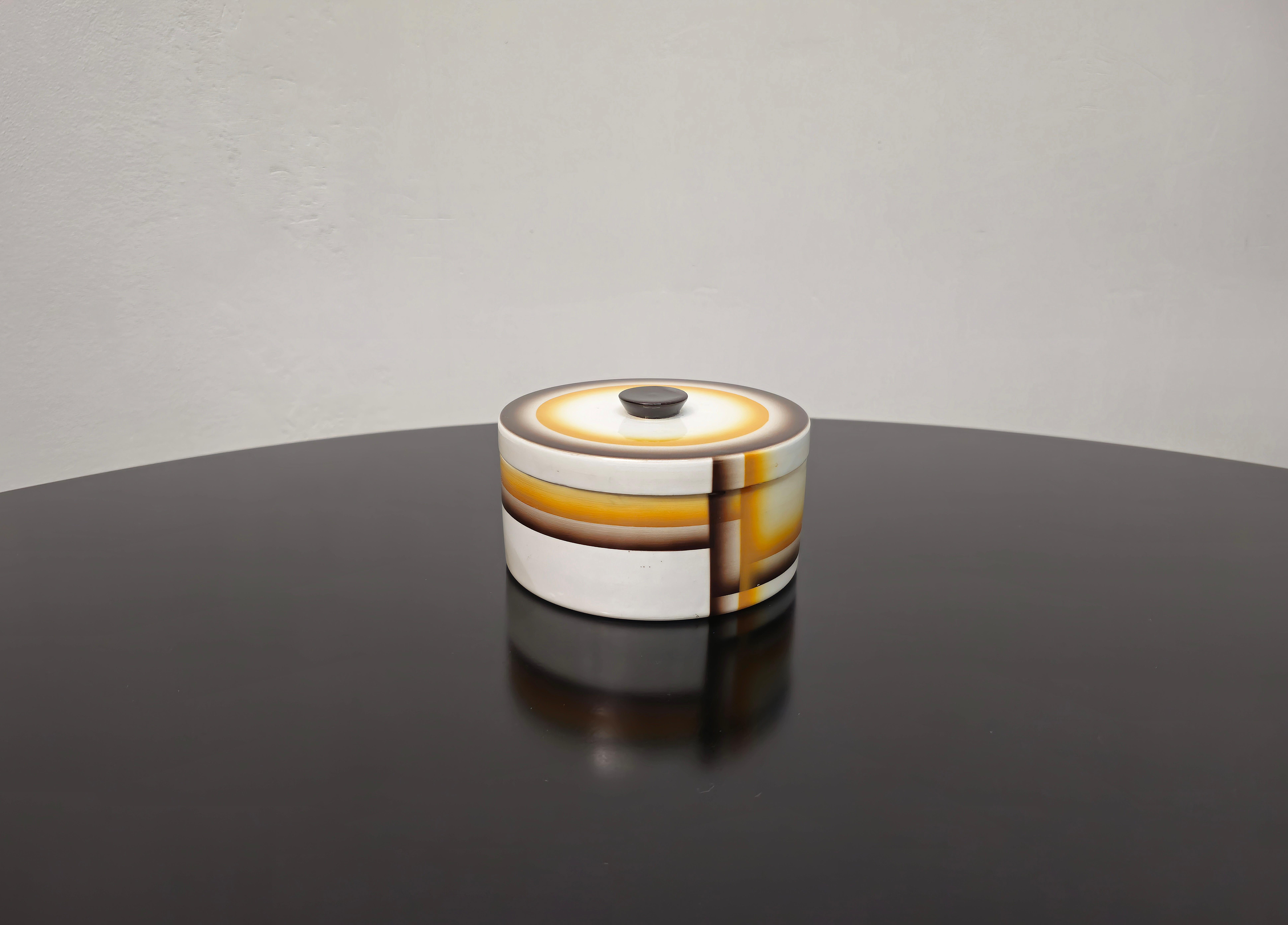 Futurist ceramic lidded container, airbrushed by Angelo Simonetti for Galvani.  Please watch the video and photos carefully, thank you.

Weight: 0.544 Kg

NOTE: We offer our customers an excellent and professional service in international and