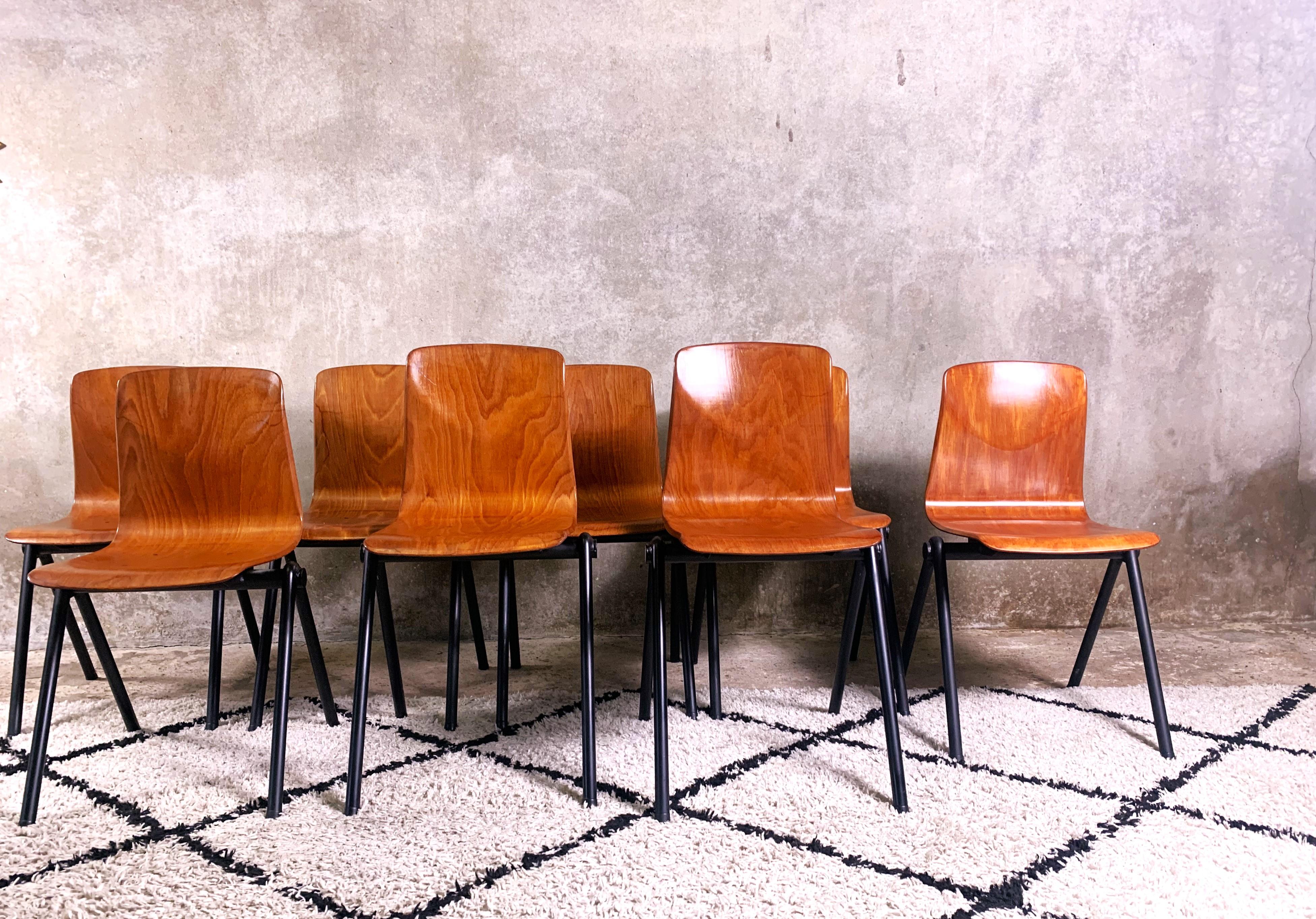 Characteristic Industrial chairs were created in 1967 by Galvanitas, Pagholz, (West Germany) and Thurop SA (in Switzerland).
These chairs with a pyramid frame are derived from the pyramid chairs by Wim Rietveld. The chairs also have something of the