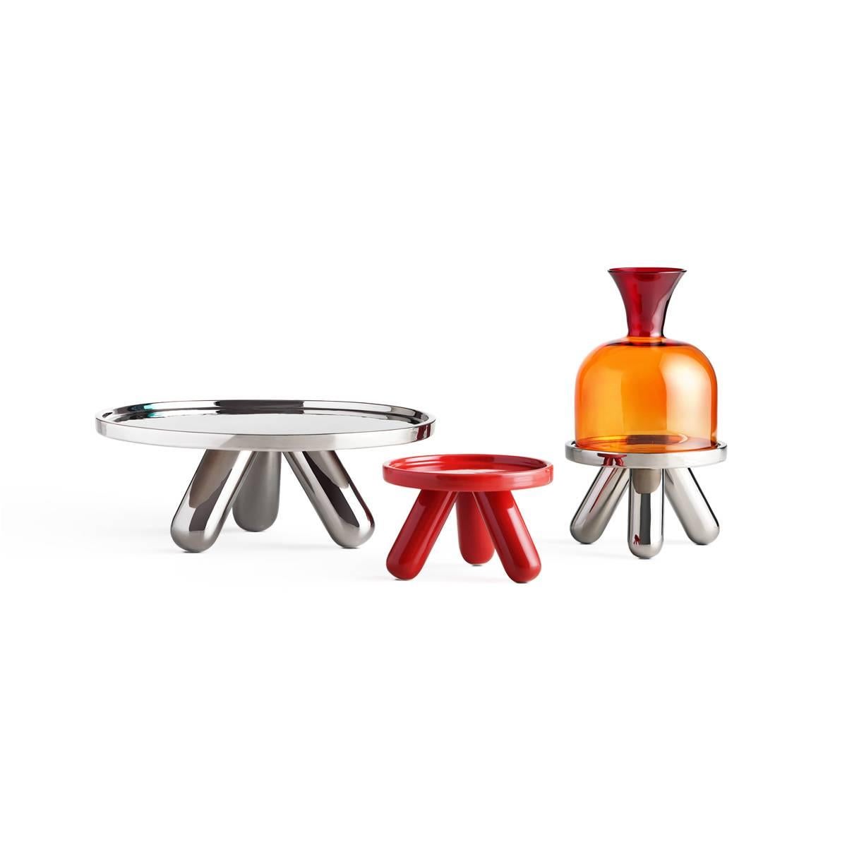 Gambino is a small ceramic riser designed by Aldo Cibic. The product has a platinum finishing that gives it a shiny and sophisticated allure. Gambino is part of Table Joy Collection: an upbeat, vividly colored and ever so slightly radical family of