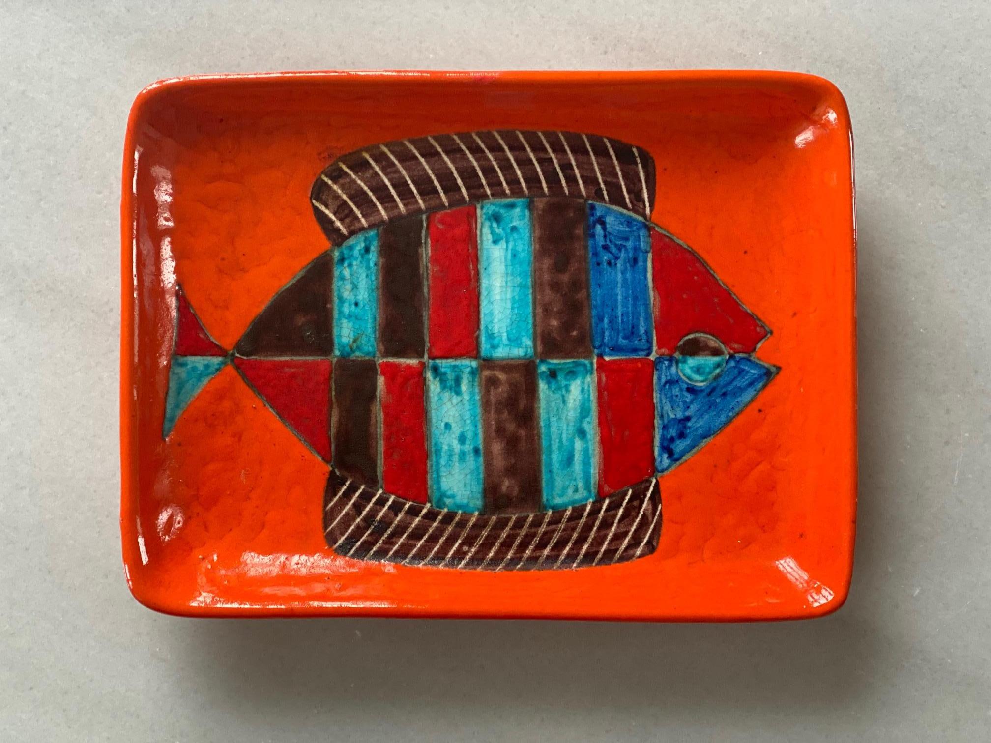 Stoneware with shiny colored fish, can be used as tray or wall decoration
Artist-signed Gambone Italy at base.

About the artist:
Bruno Gambone (born in 1936) is an Italian ceramist and the son of Guido Gambone, one of Italy's most prominent