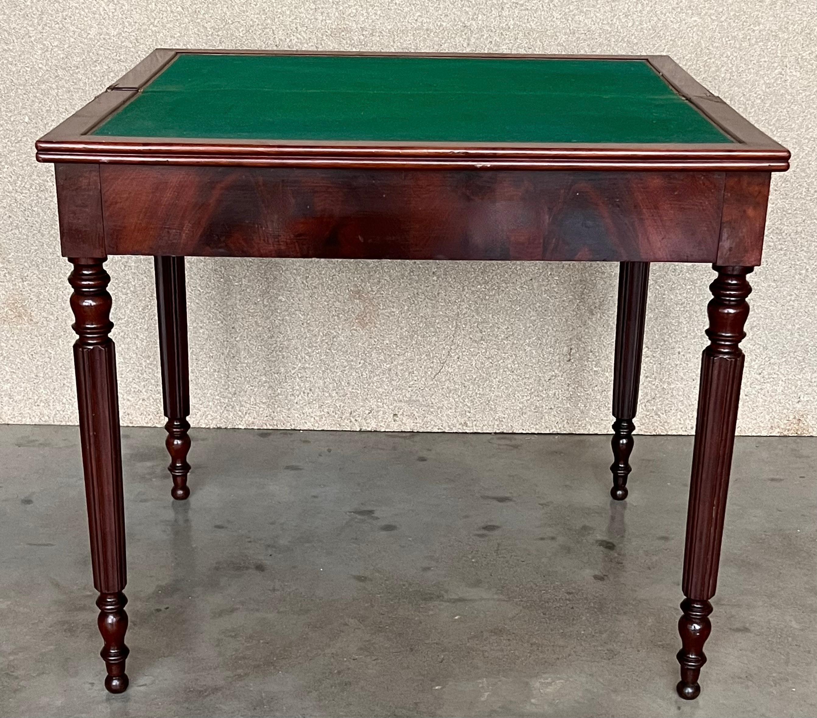 Game Card Fold over Side Table or Tea Table with Hidden Drawer In Good Condition For Sale In Miami, FL