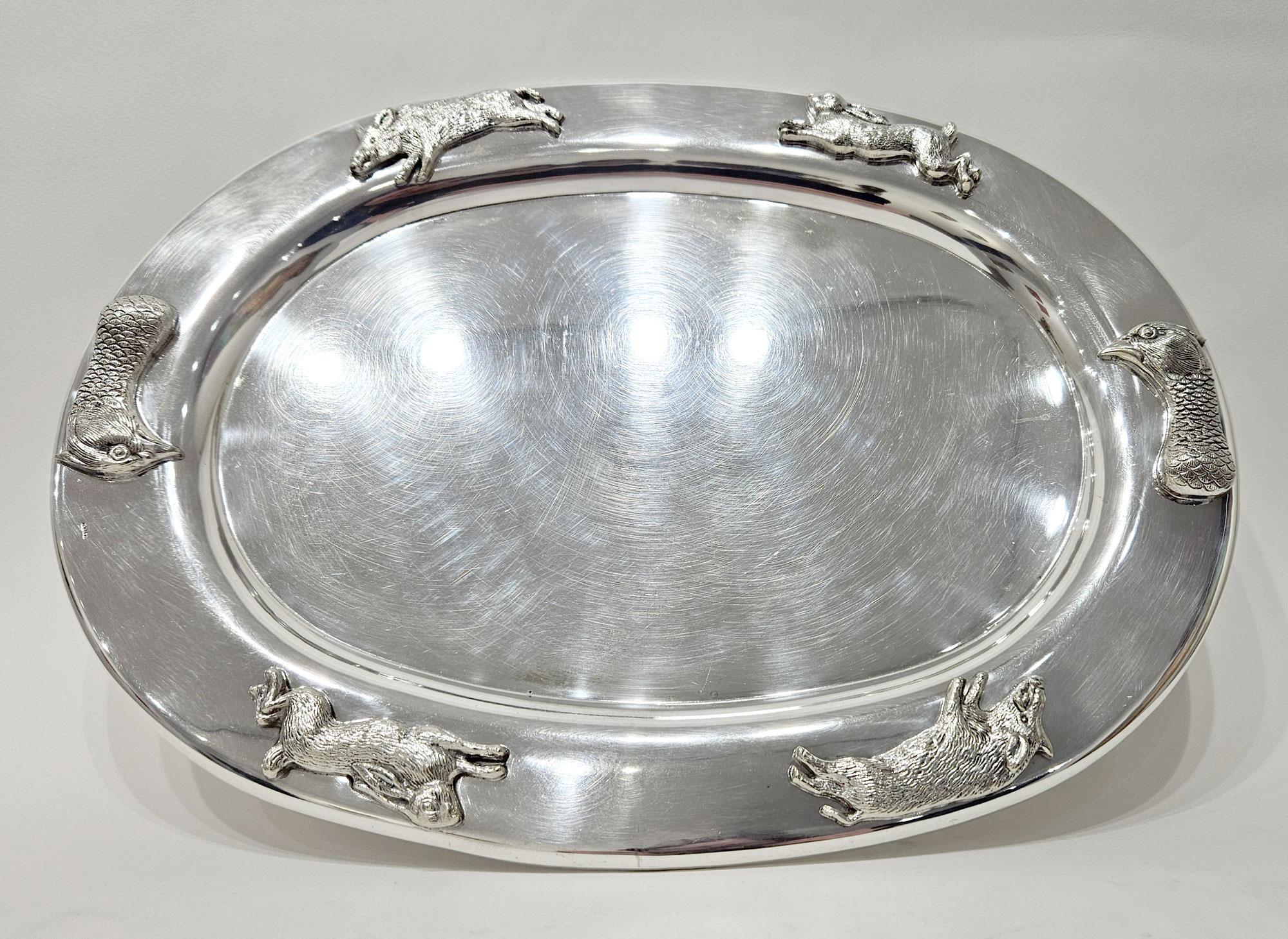 Caza Gucci Att. Juego de copas estribo con bandeja de plata c. 1970 en venta 13
