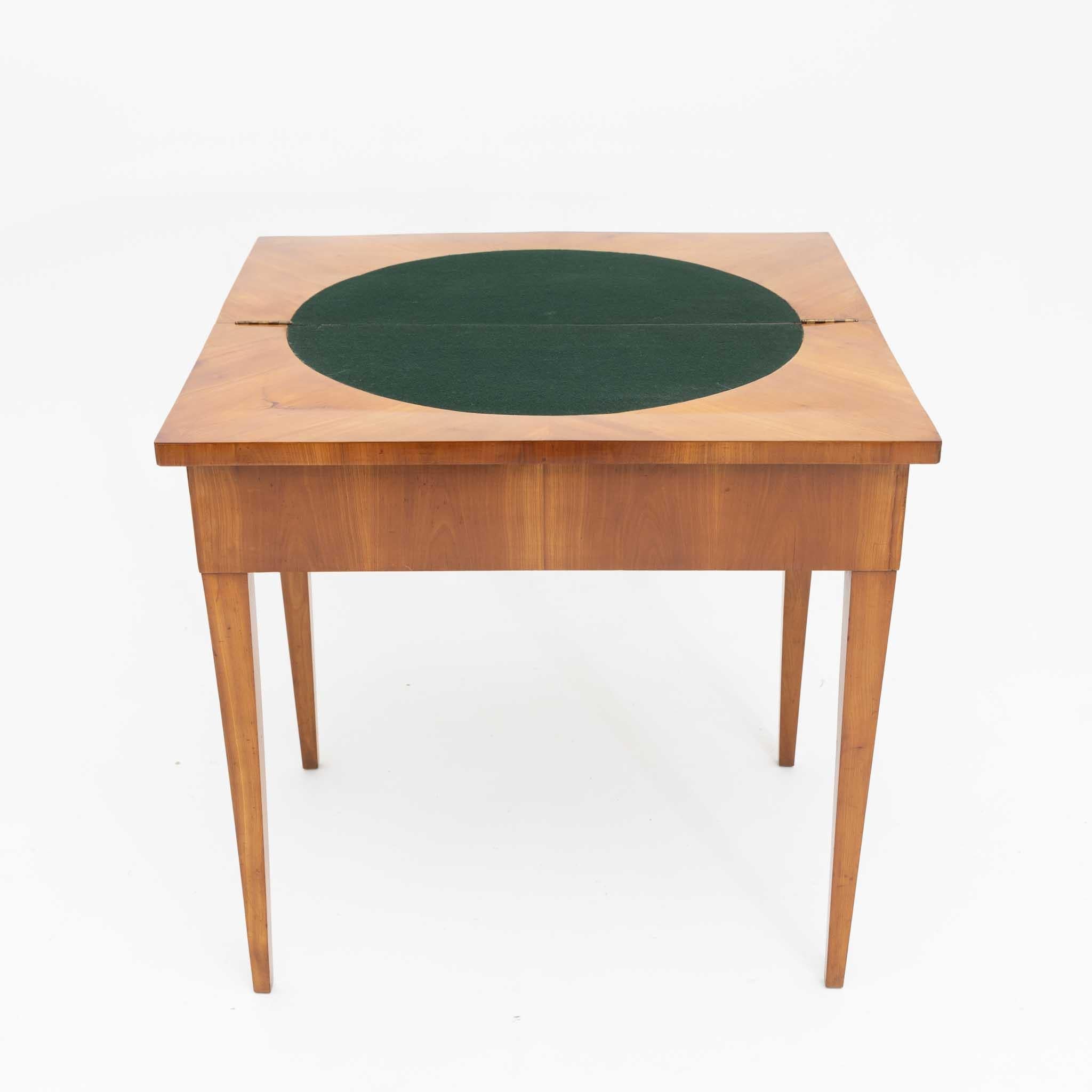 Spieltisch aus Kirschbaumholz, um 1820 (Holz) im Angebot